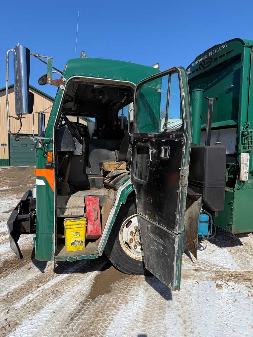 2008 Peterbilt Labrie Side Loader — photo 4