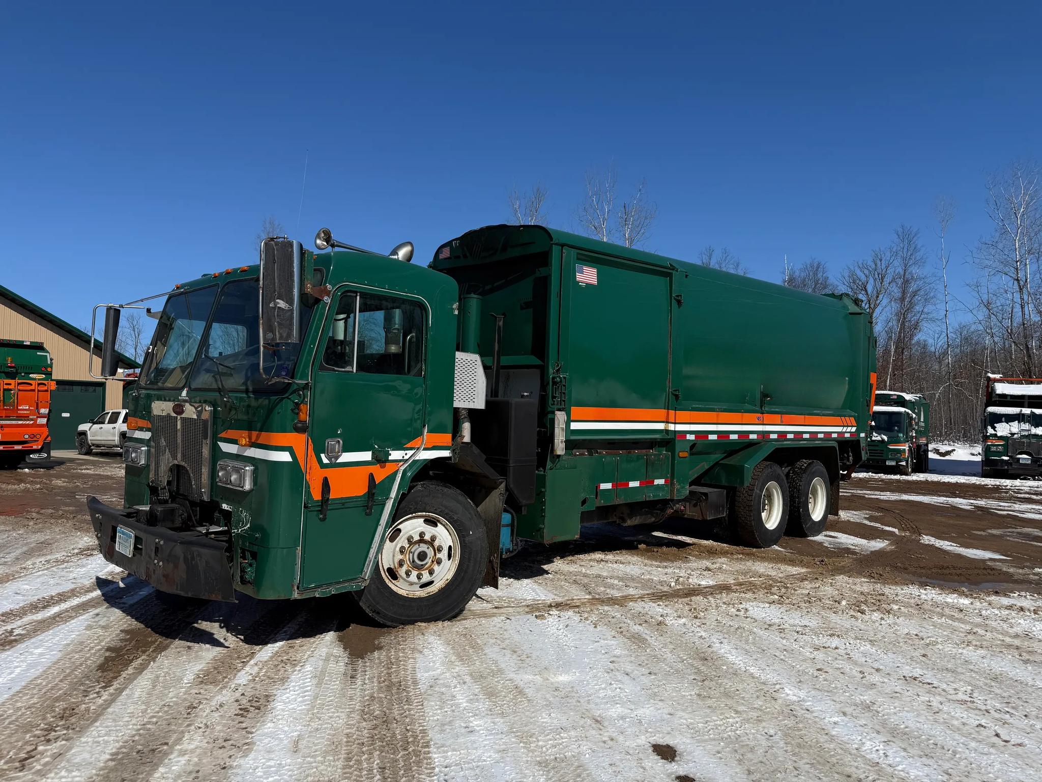2008 Peterbilt Labrie Side Loader - image 3