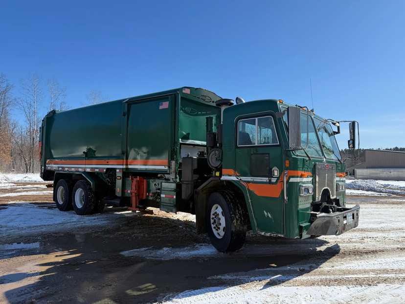 2008 Peterbilt Labrie Side Loader