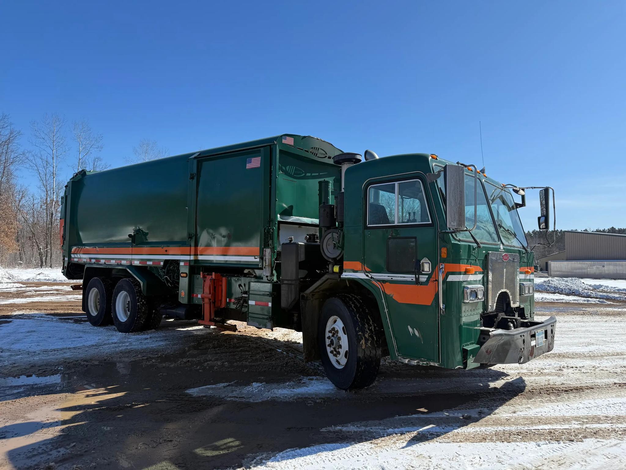 2008 Peterbilt Labrie Side Loader - image 1