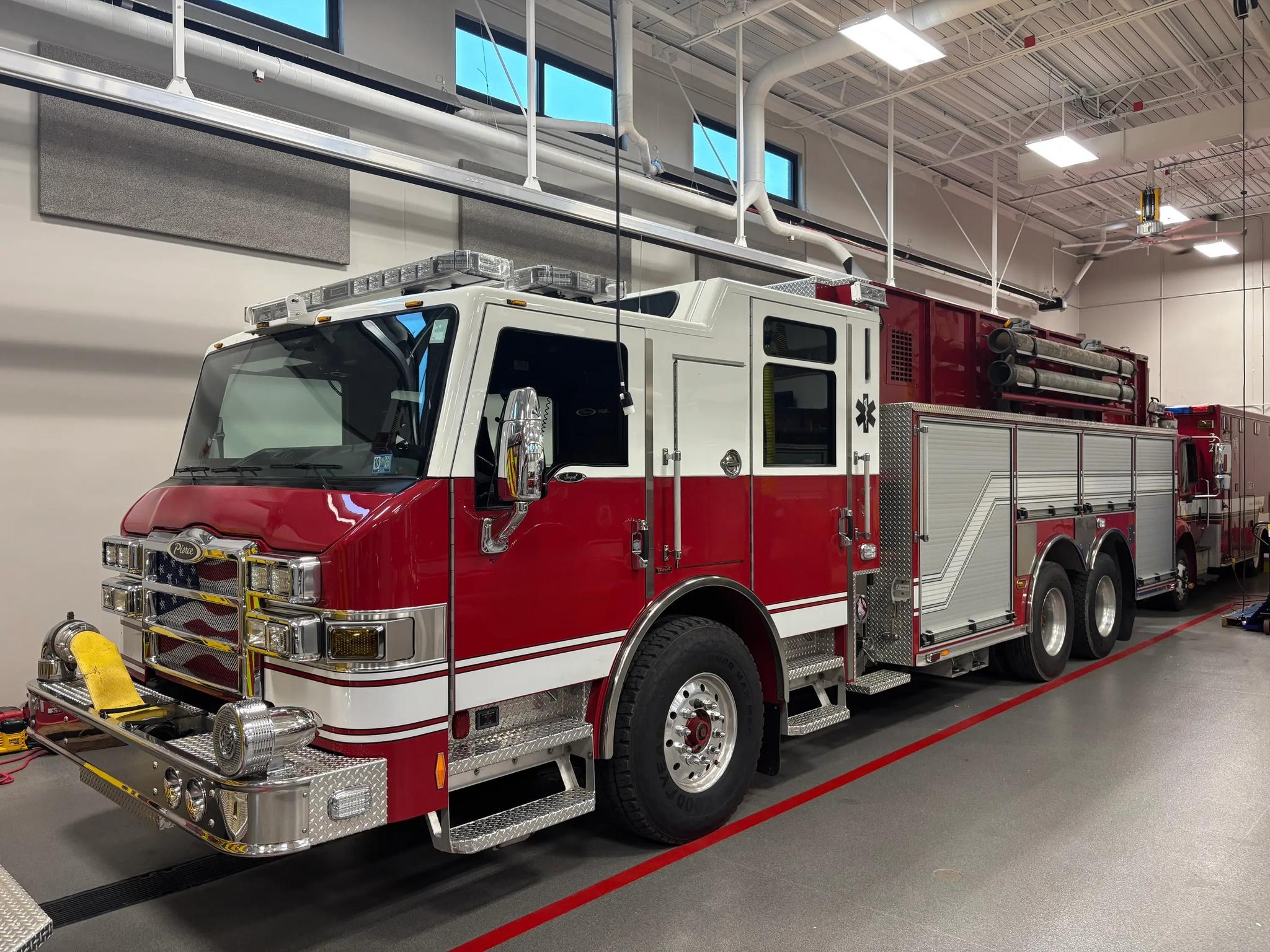 2010 Pierce Impel Pumper Tanker - image 1