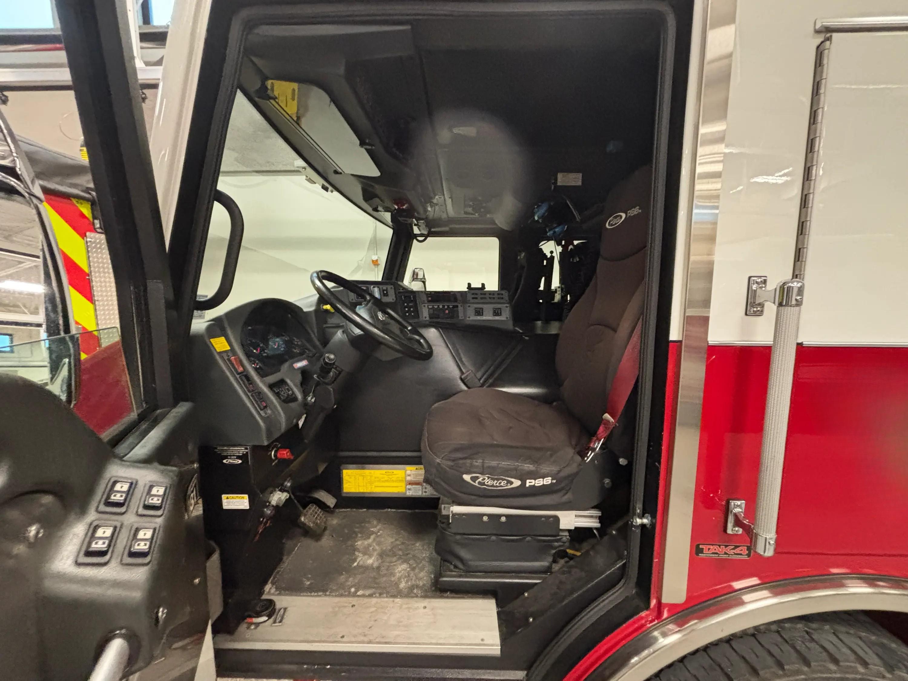2010 Pierce Impel Pumper Tanker - image 7