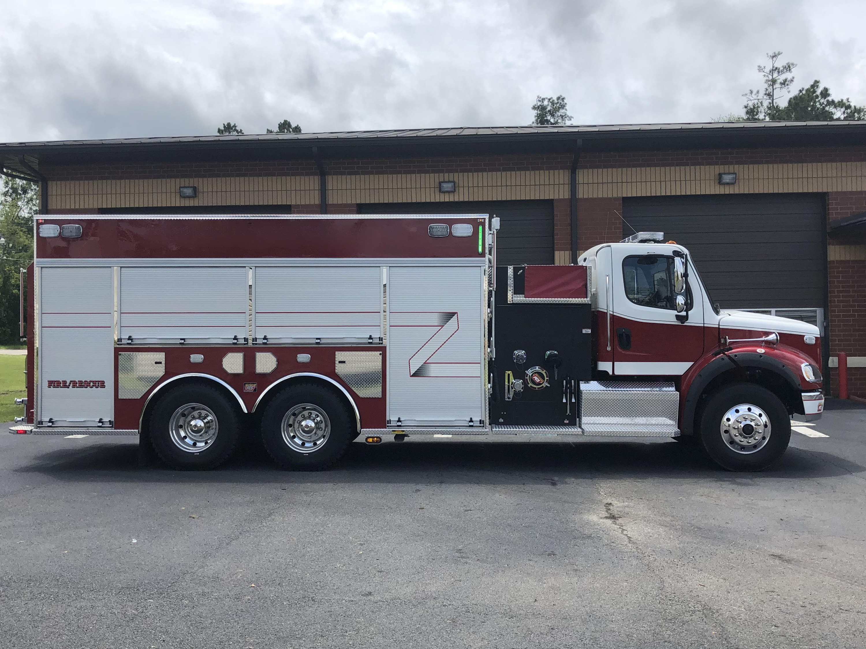 2018 Freightliner 2500 Gallon Tanker - image 2