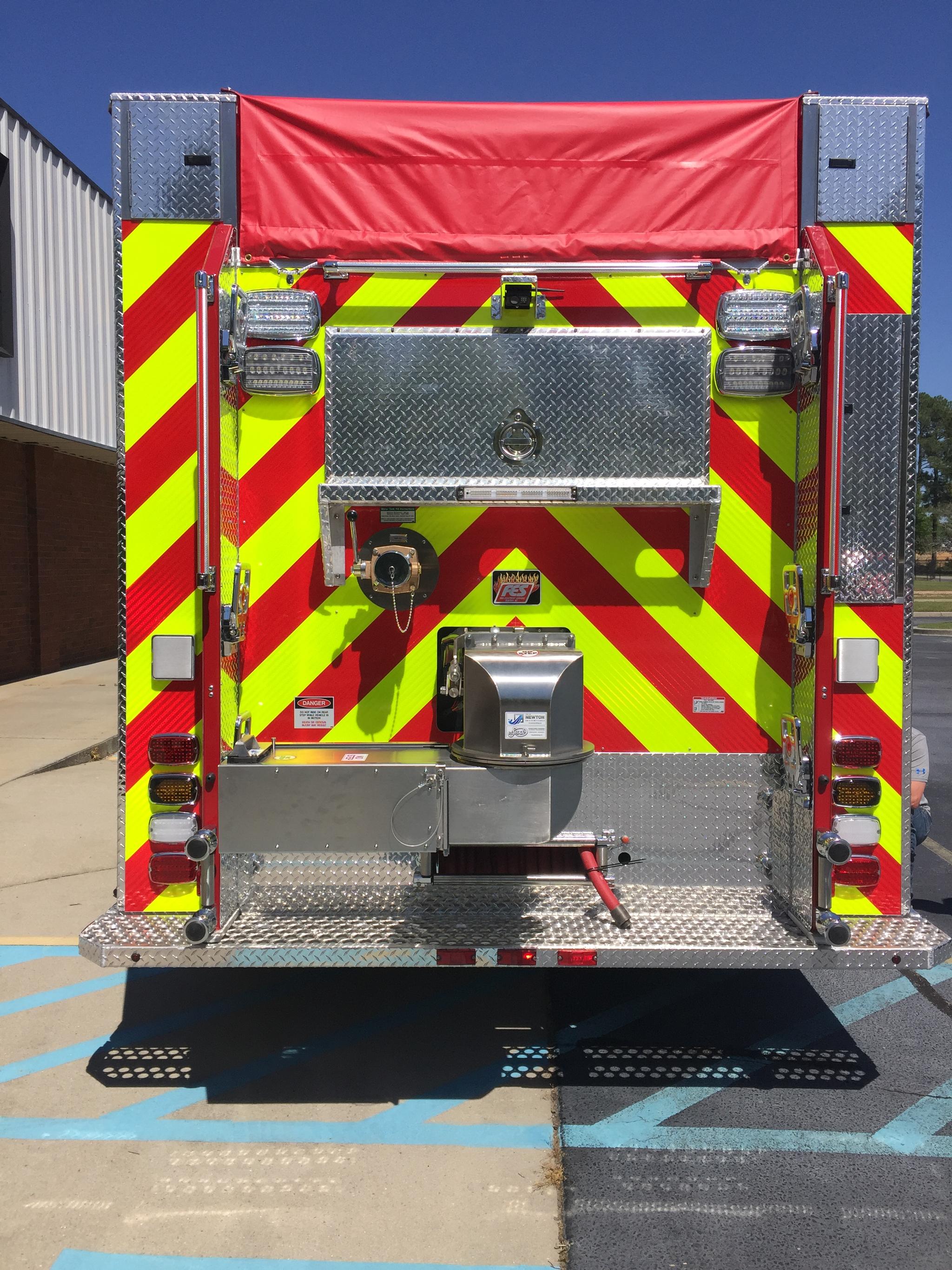 2018 Freightliner 2500 Gallon Tanker  - image 3