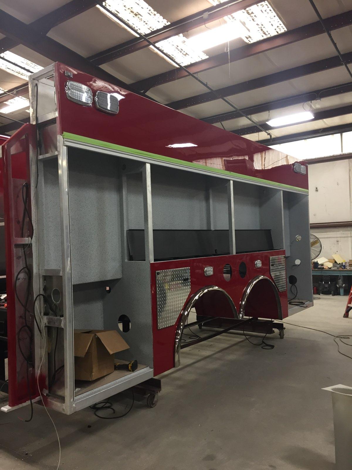 2018 Freightliner 2500 Gallon Tanker  - image 4