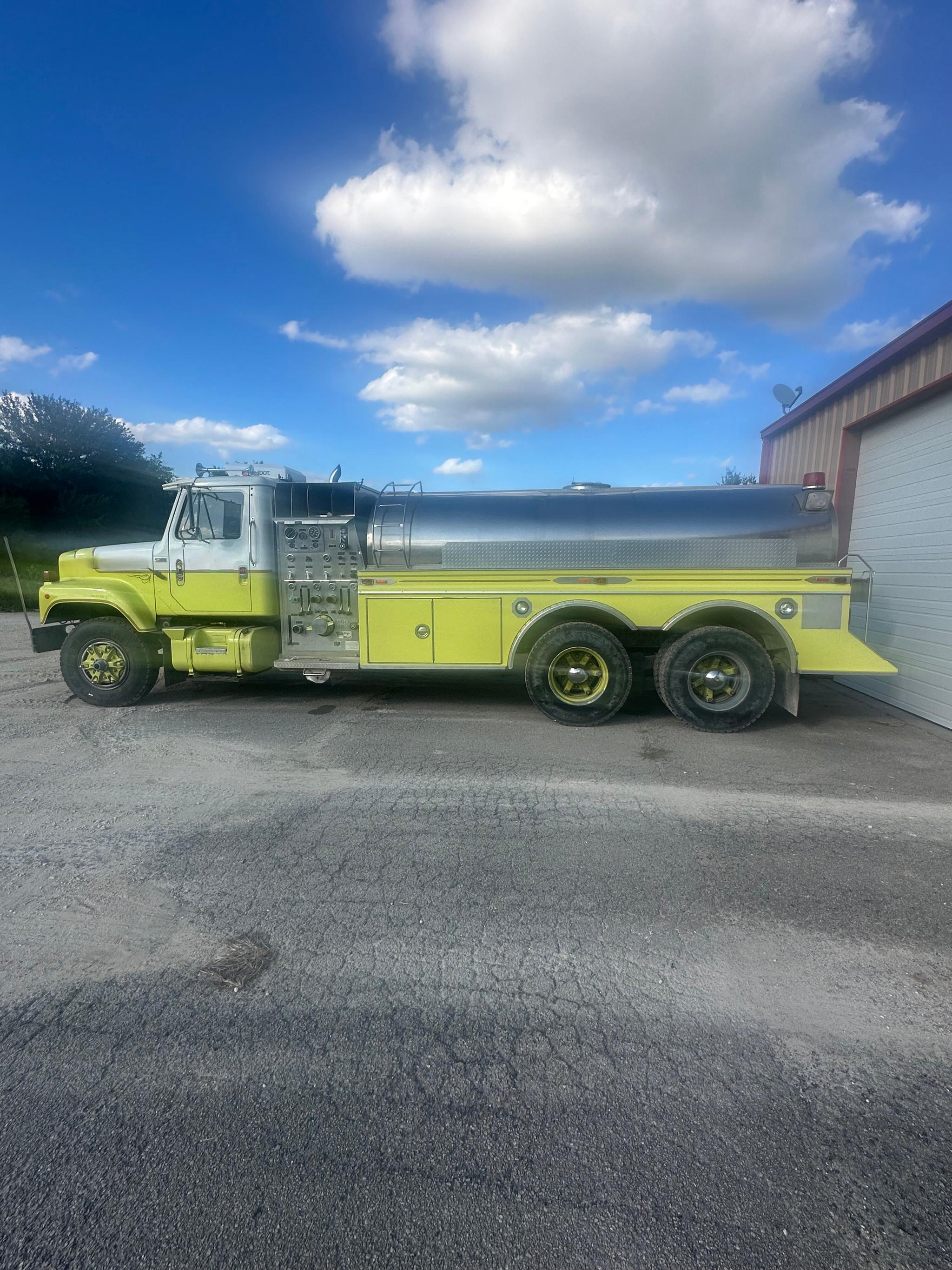 1988 S&S Fire Apparatus International Tanker - image 1