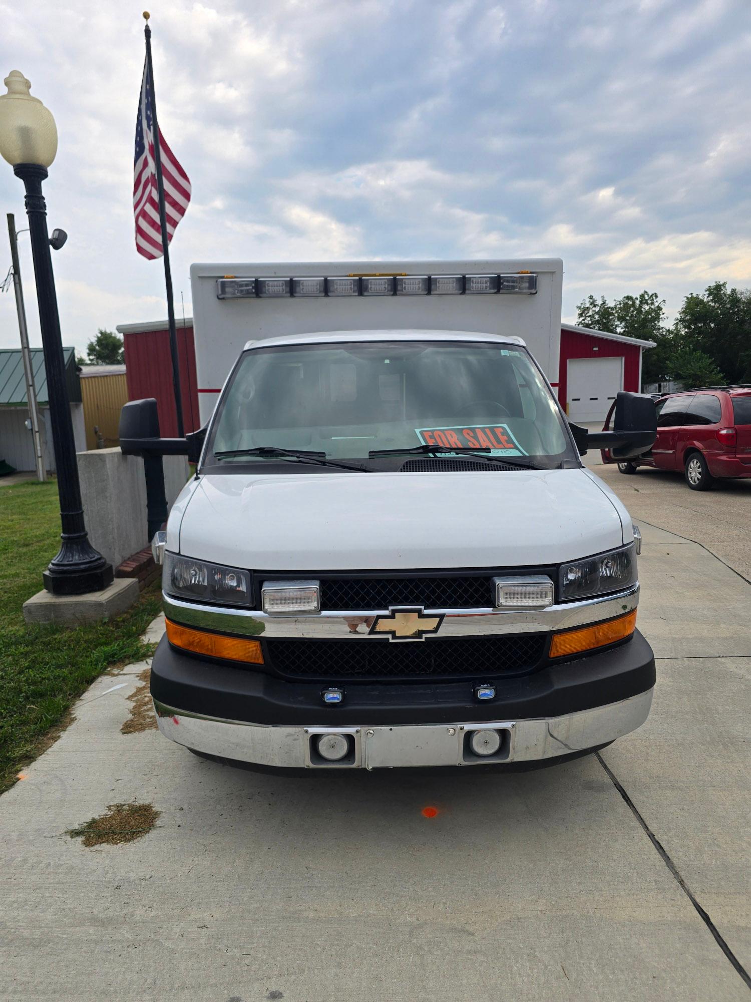 2008 LifeLine Chevrolet Type III Ambulance - image 5