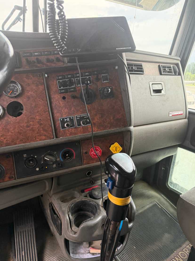 2006 Kenworth W900 Dump Truck — photo 8