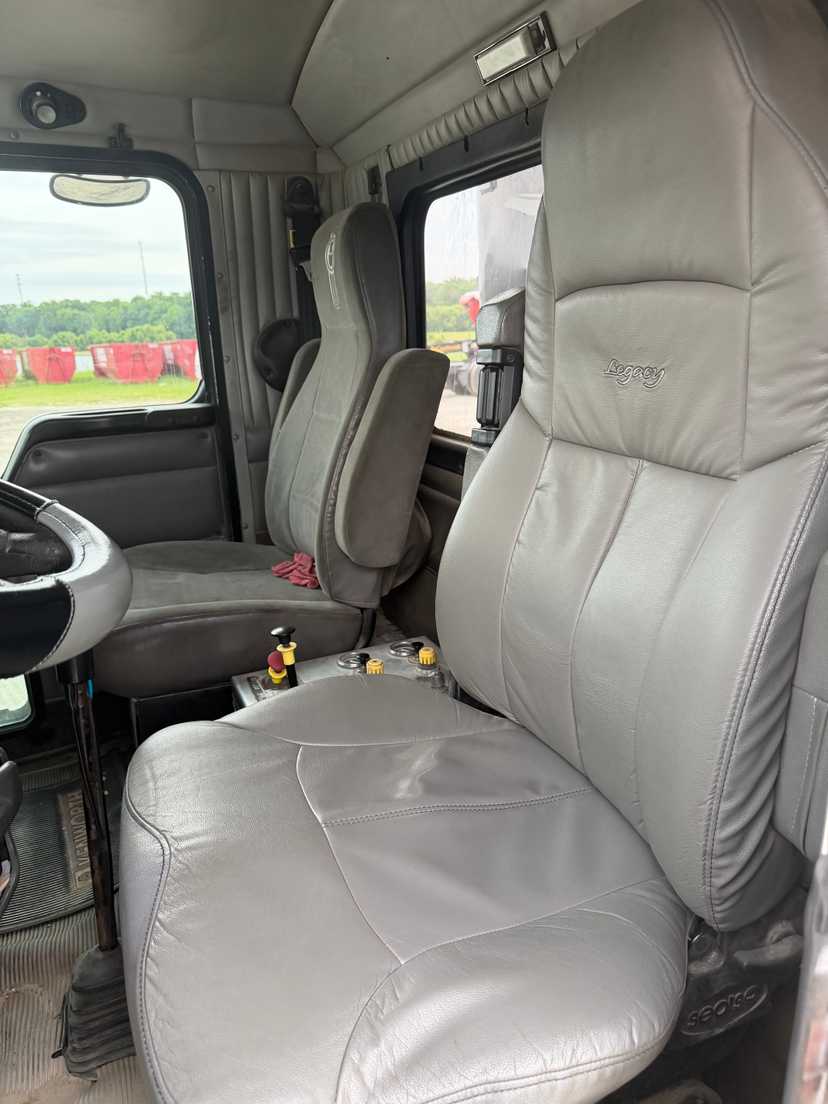 2006 Kenworth W900 Dump Truck — photo 7