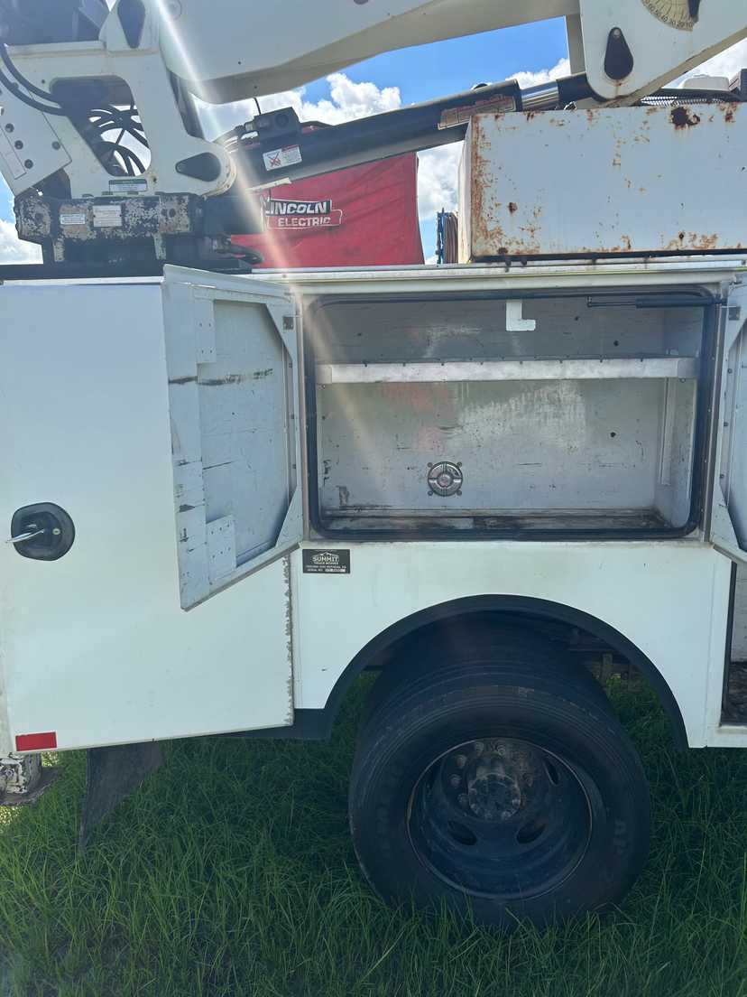 2012 Ford F-550 Service Truck — photo 7