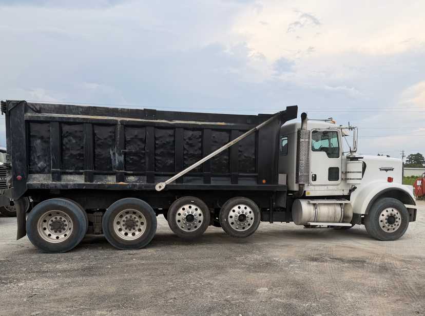 2006 Kenworth W900 Dump Truck — photo 3