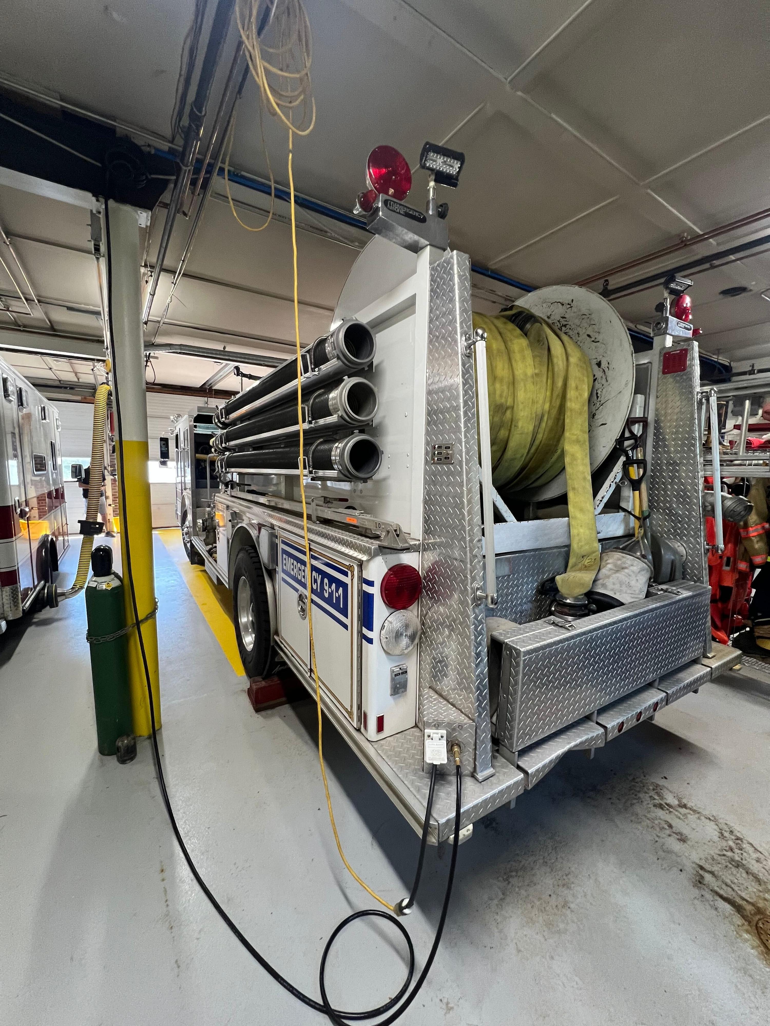1989 E-One Pumper - image 2