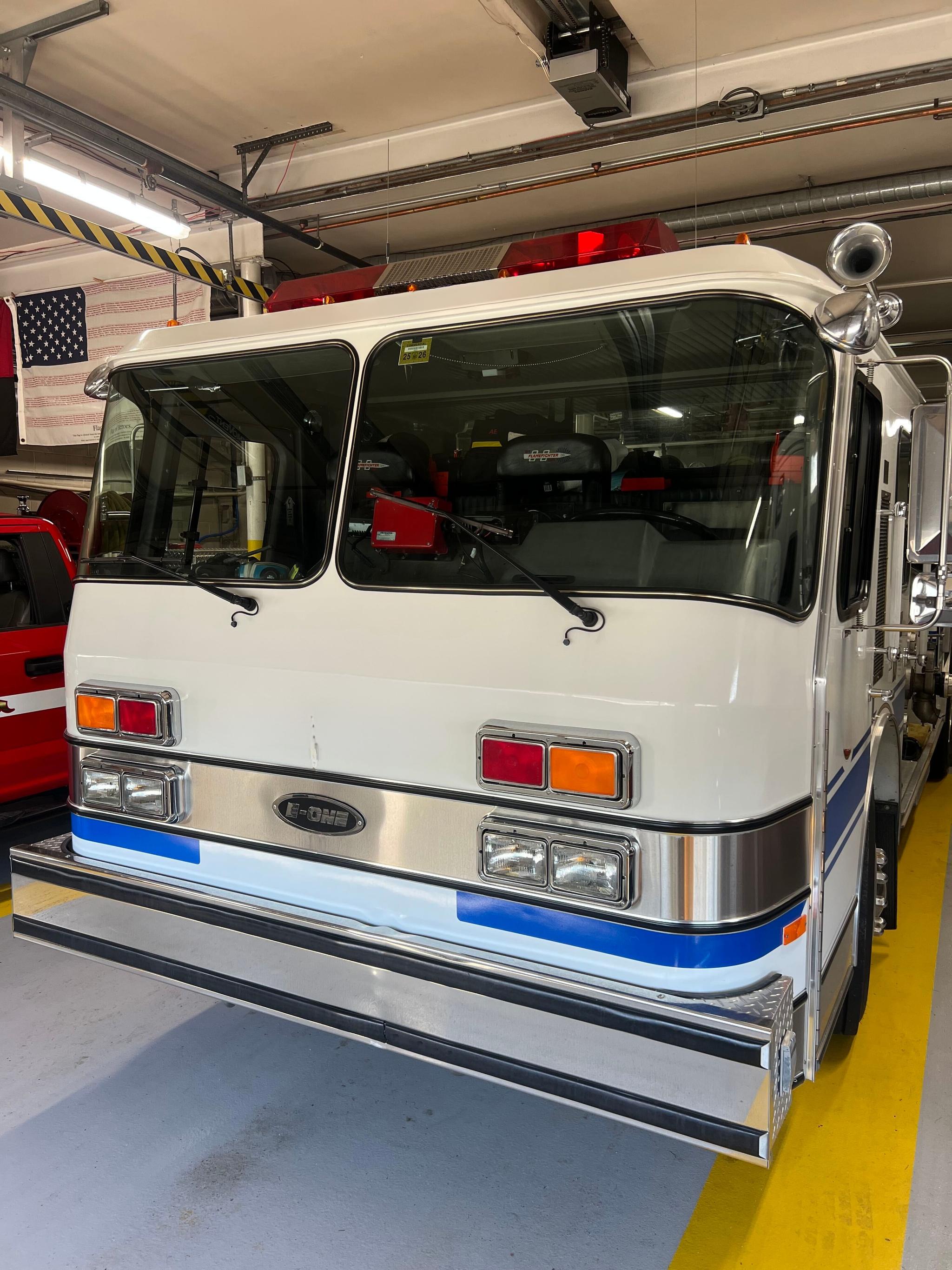 1989 E-One Pumper - image 1