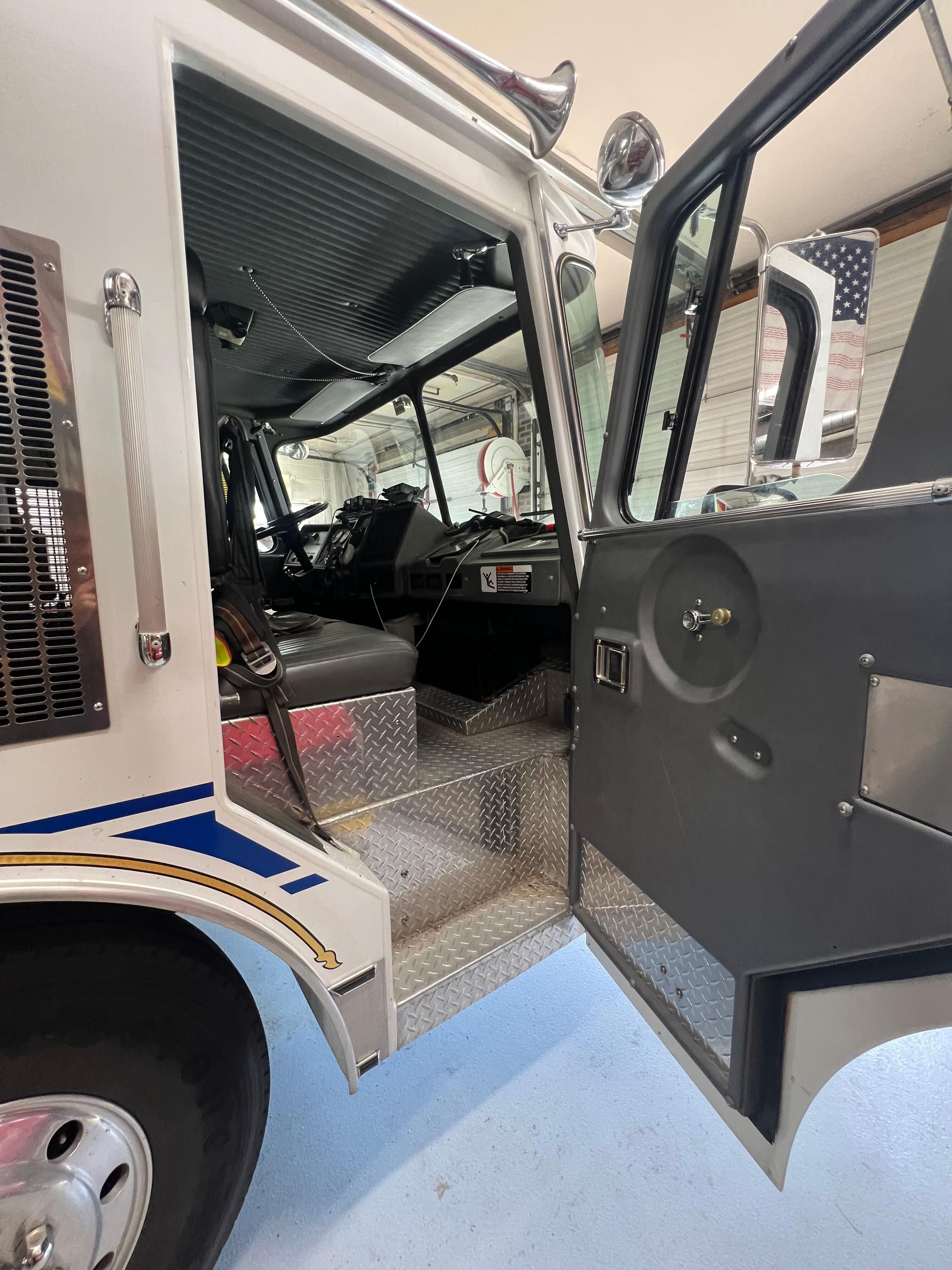 1989 E-One Pumper - image 7