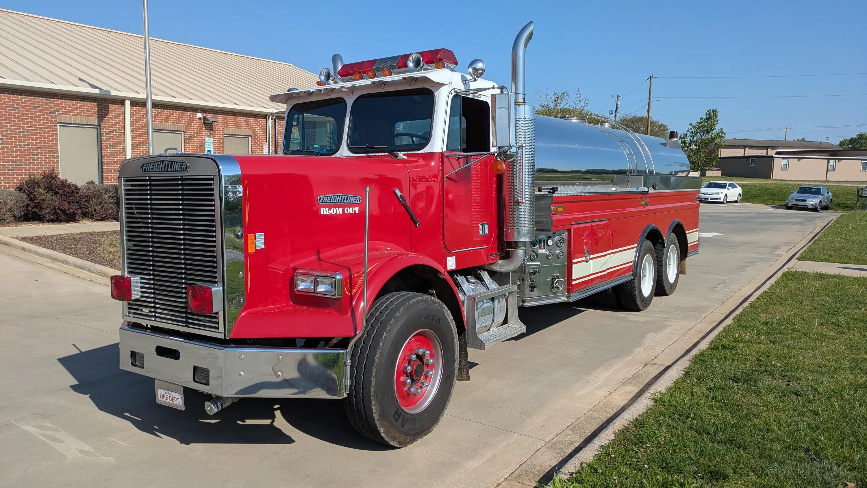 1988 Freightliner c-120064 Tanker - image 1