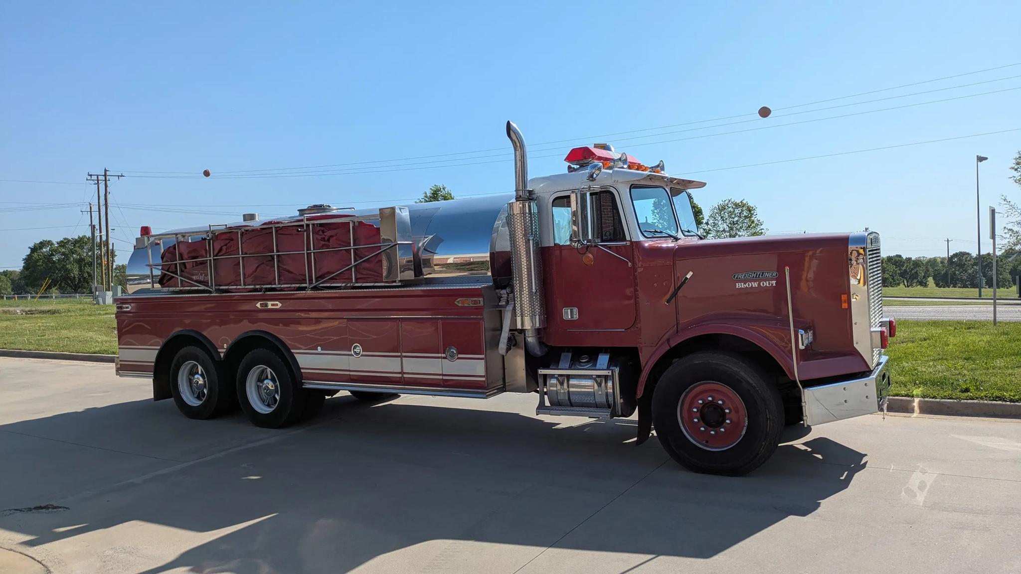 1988 Freightliner c-120064 Tanker - image 3