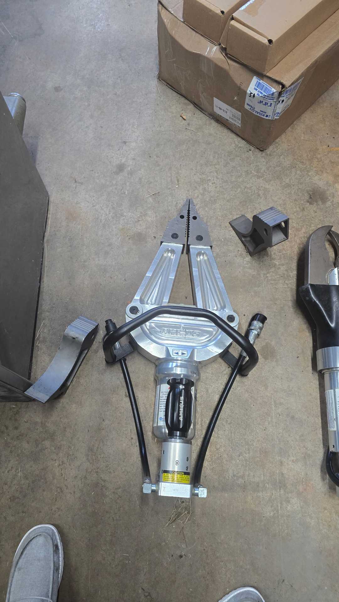 Full Set of Amkus Rescue Tool
