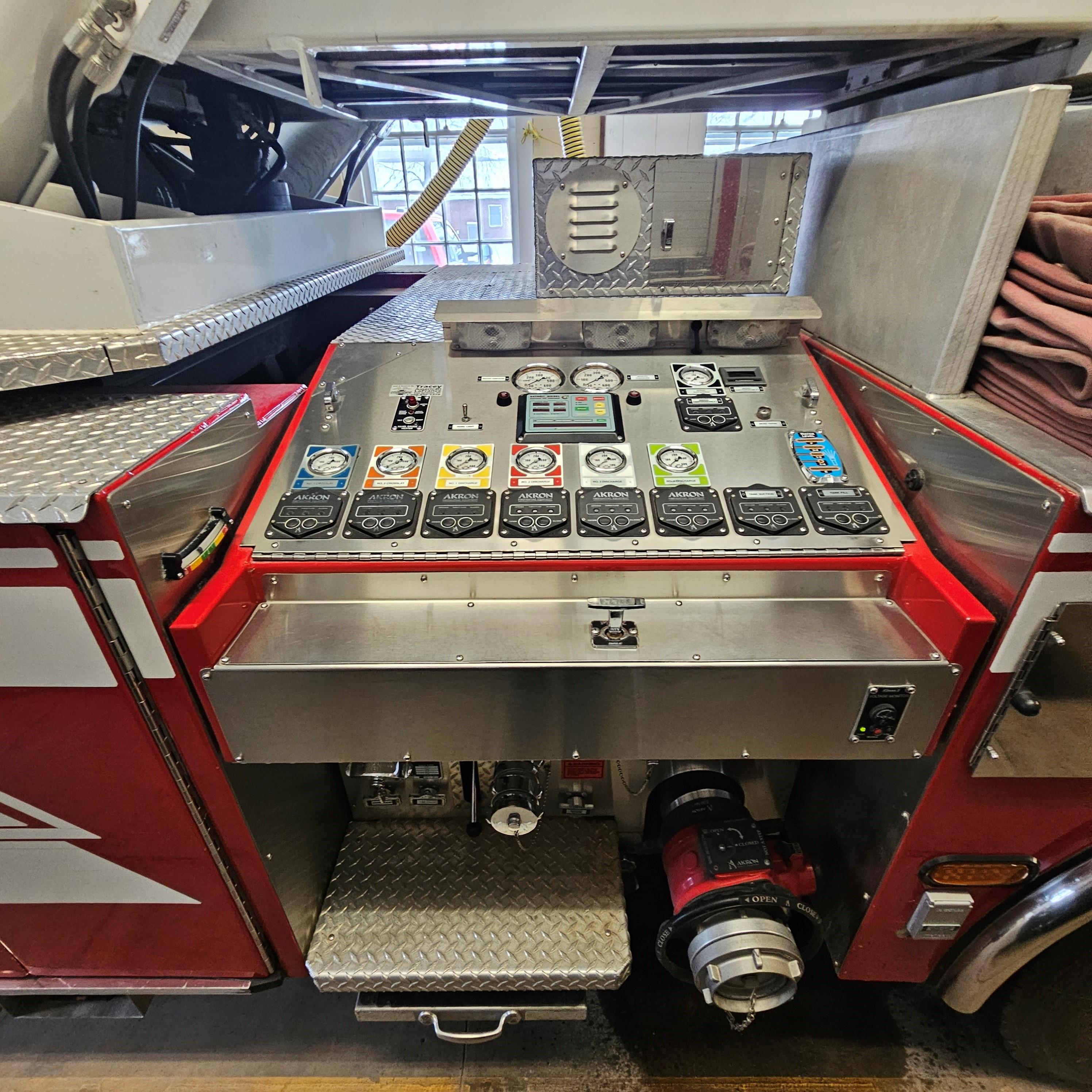 2002 American LaFrance LT93 93' Aerial - image 22