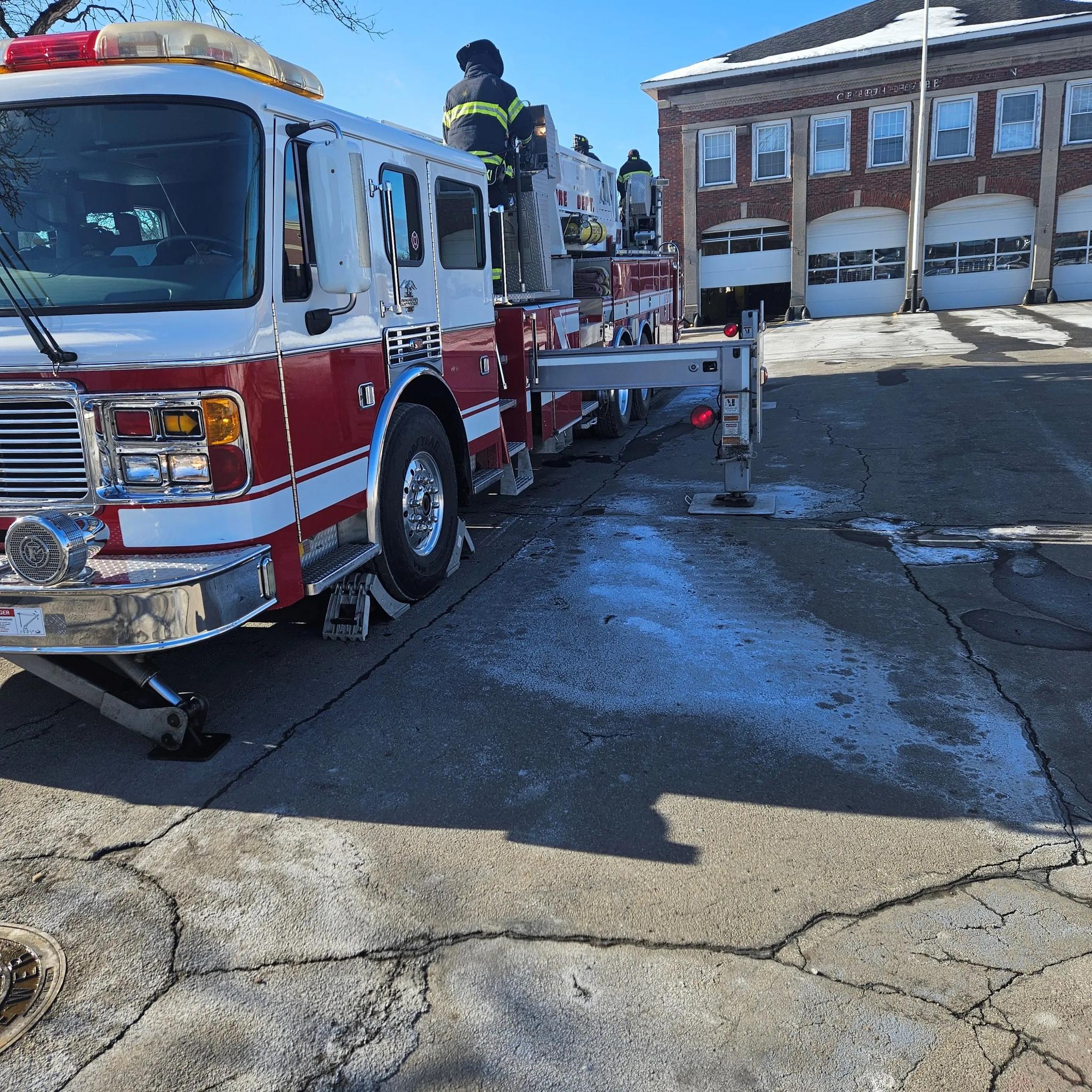 2002 American LaFrance LT93 93' Aerial - image 3