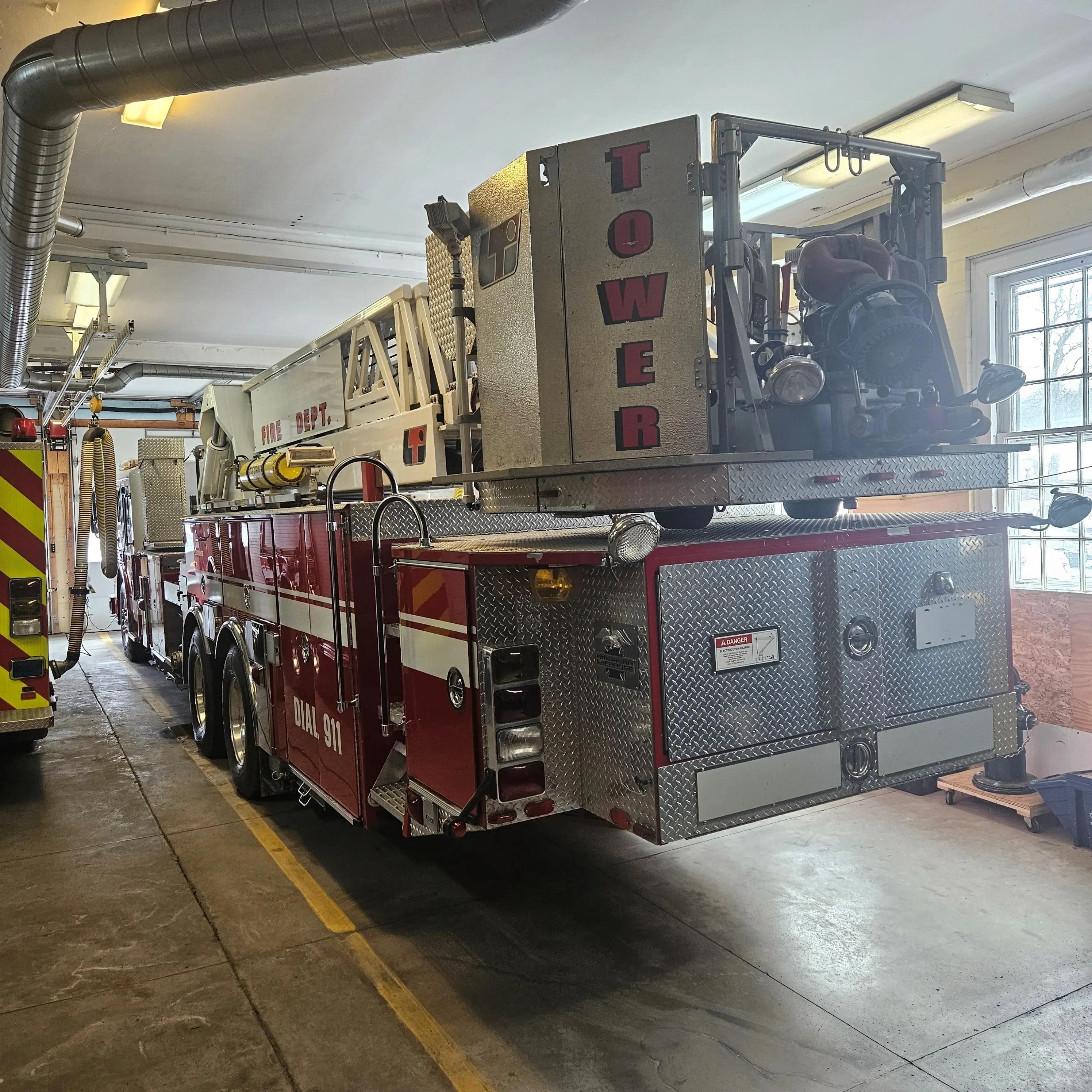 2002 American LaFrance LT93 93' Aerial - image 12