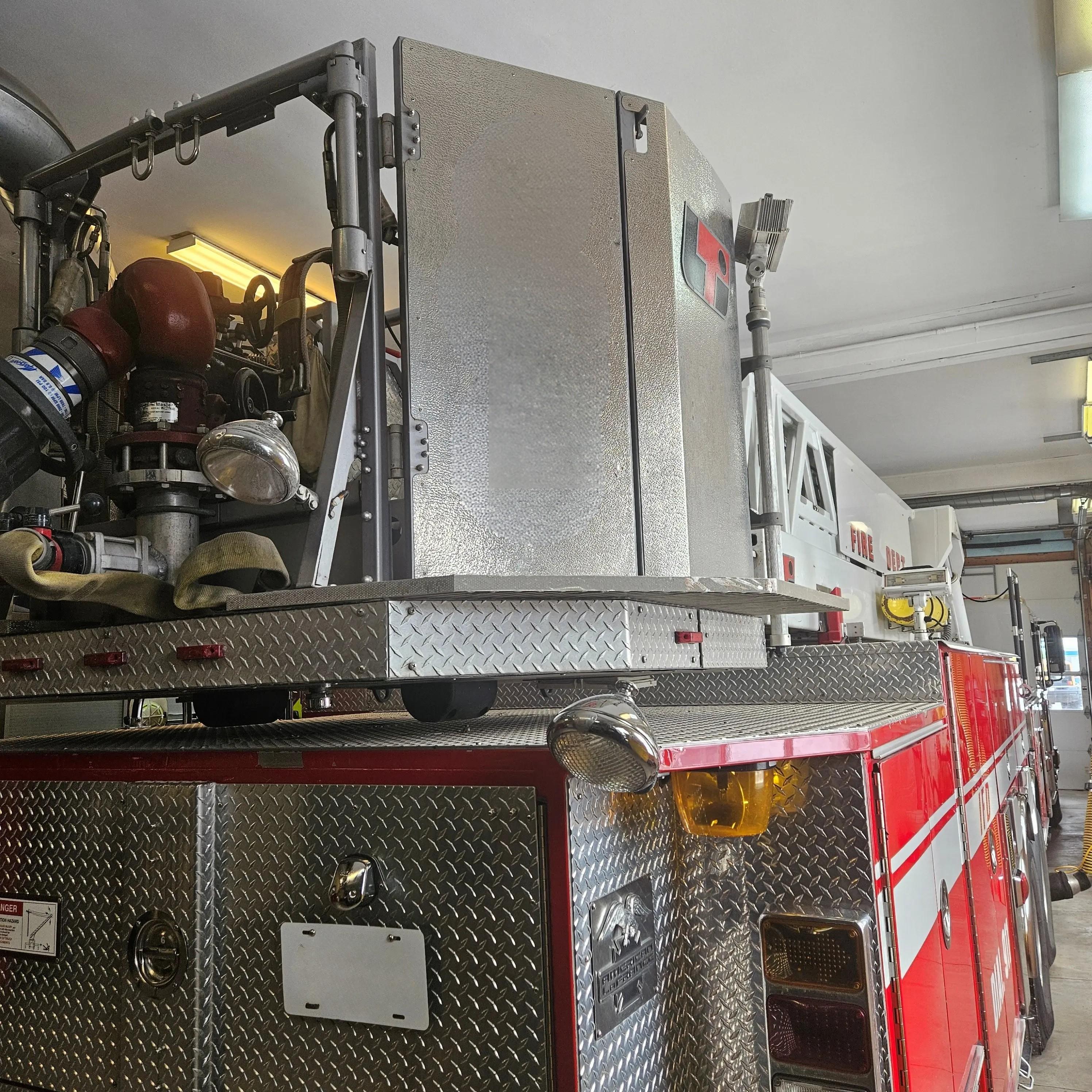2002 American LaFrance LT93 93' Aerial - image 11