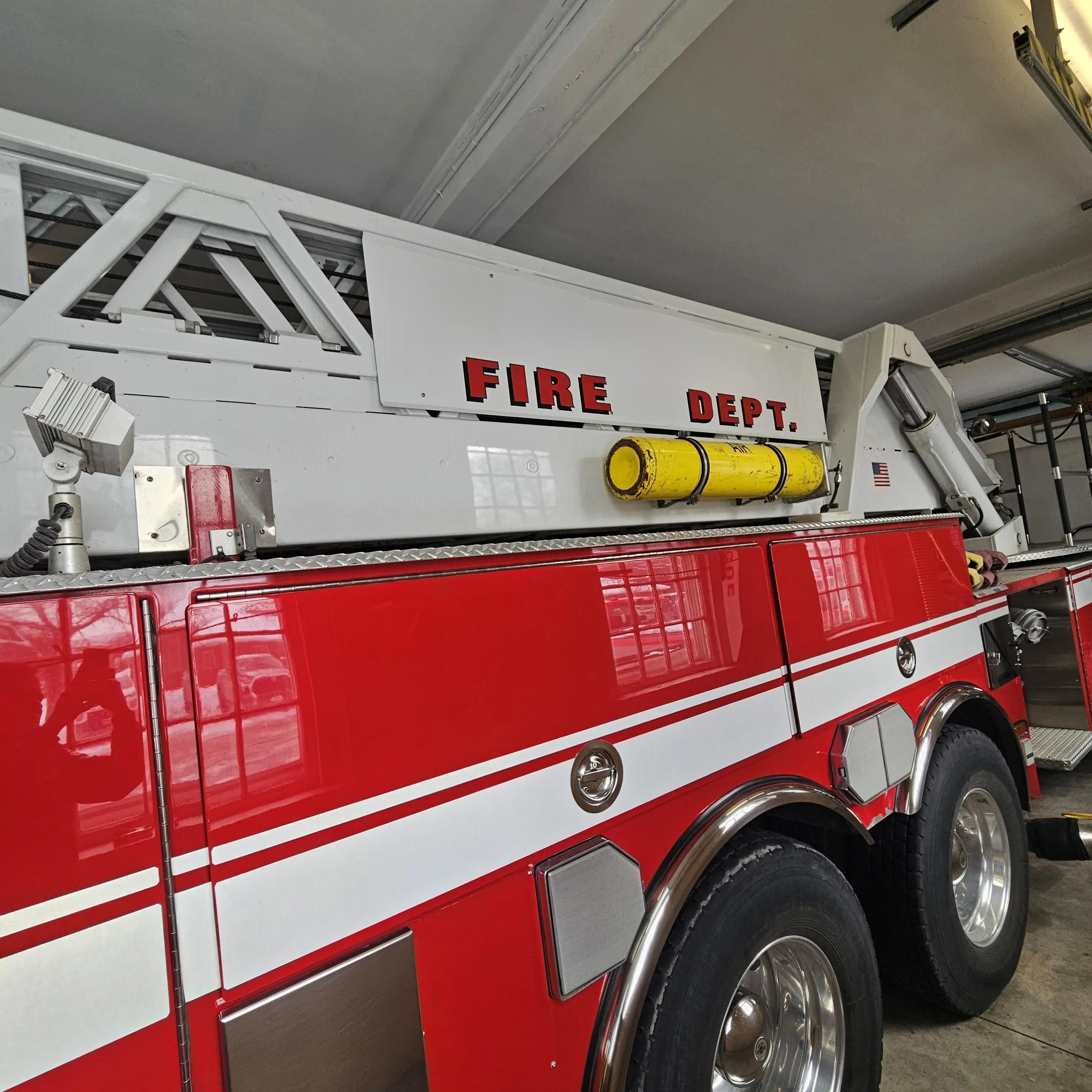 2002 American LaFrance LT93 93' Aerial - image 5