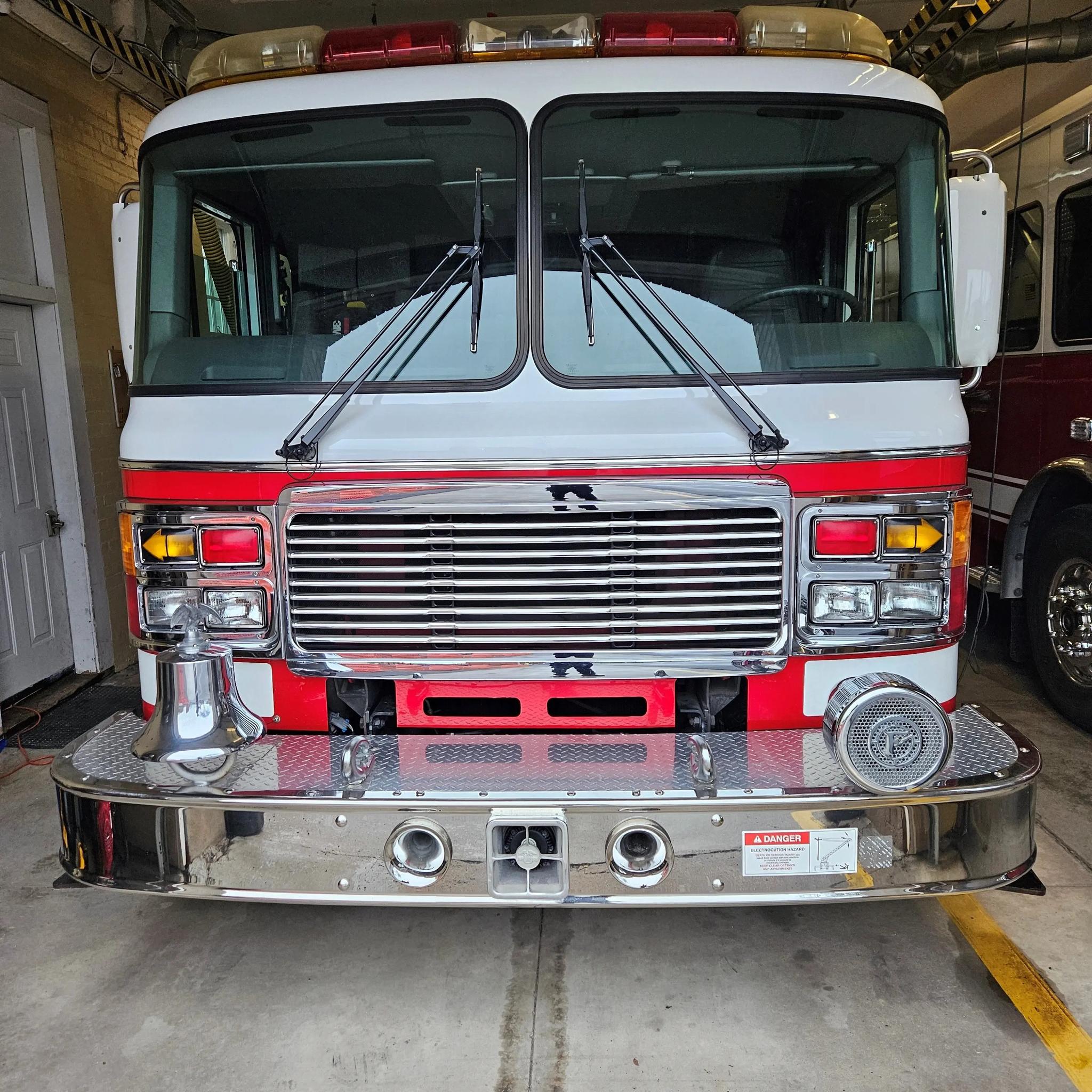 2002 American LaFrance LT93 93' Aerial - image 4