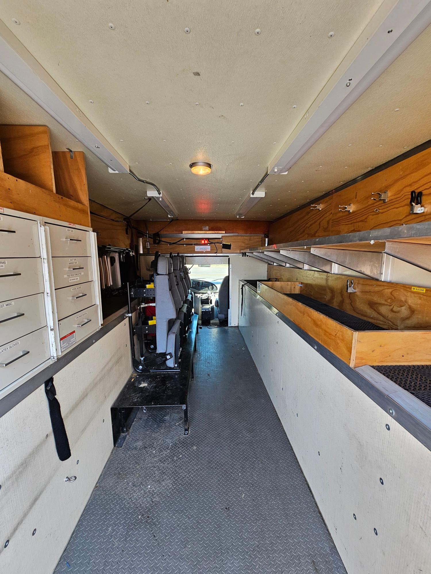 2001 Ford F450 Equipment Truck - image 9