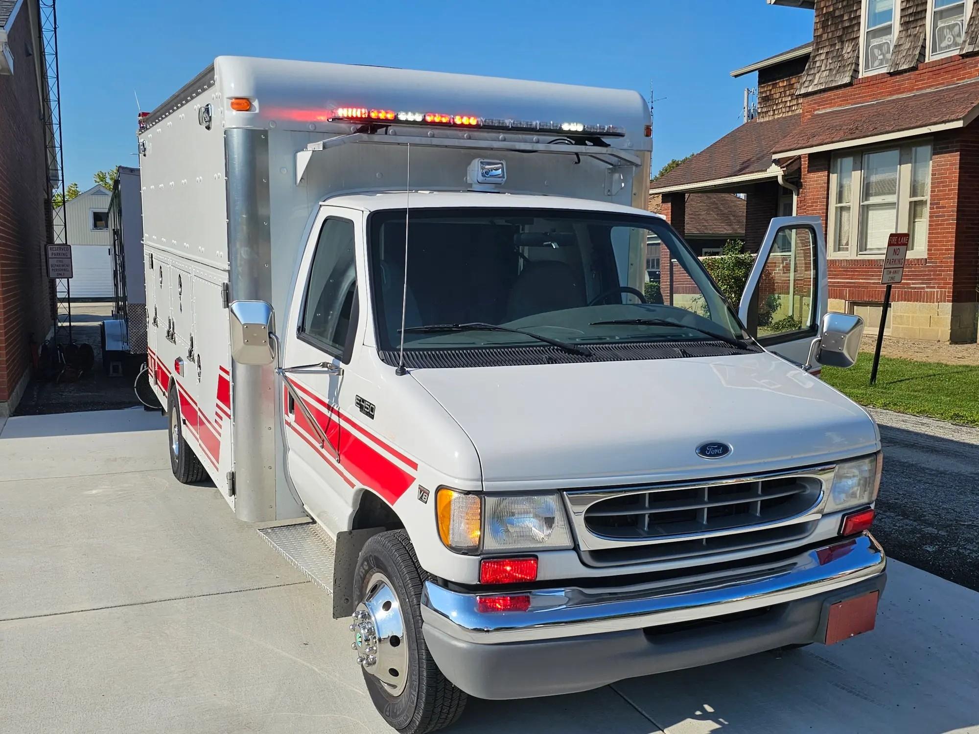 2001 Ford F450 Equipment Truck - image 1