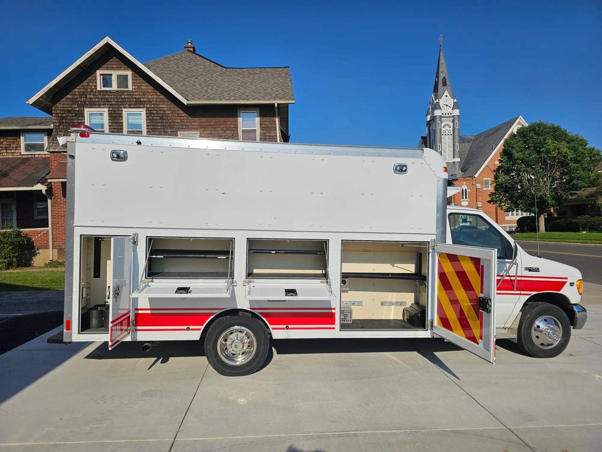 2001 Ford F450 Equipment Truck - image 2