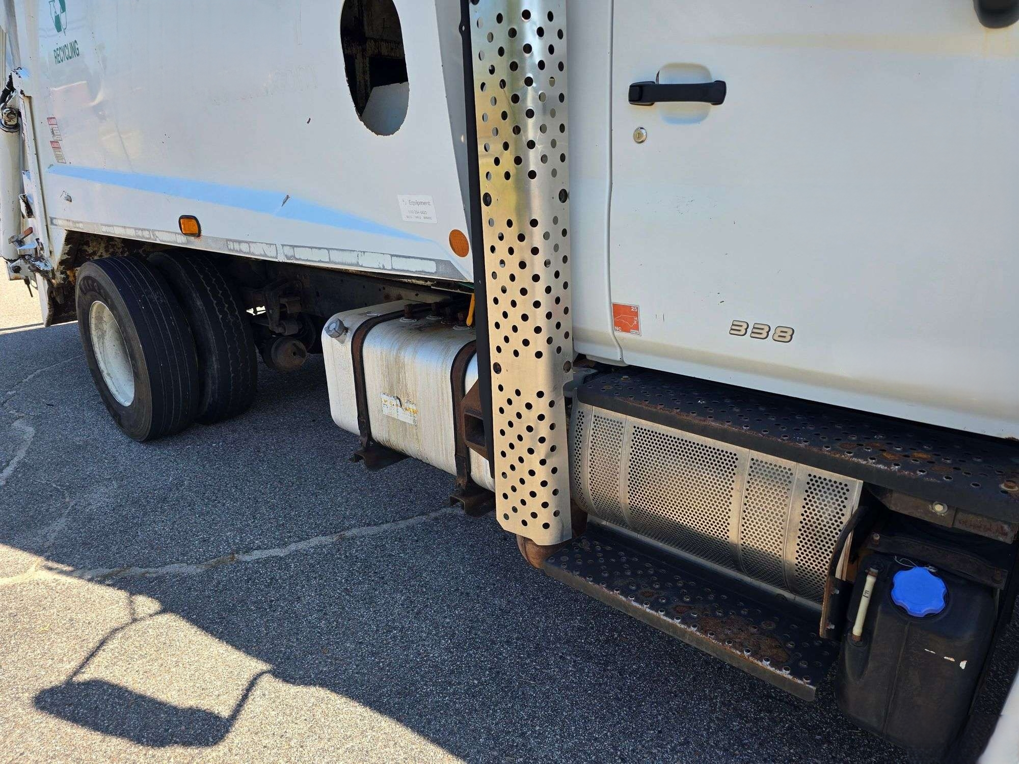 2011 Hino 338 Rear Loader - image 12