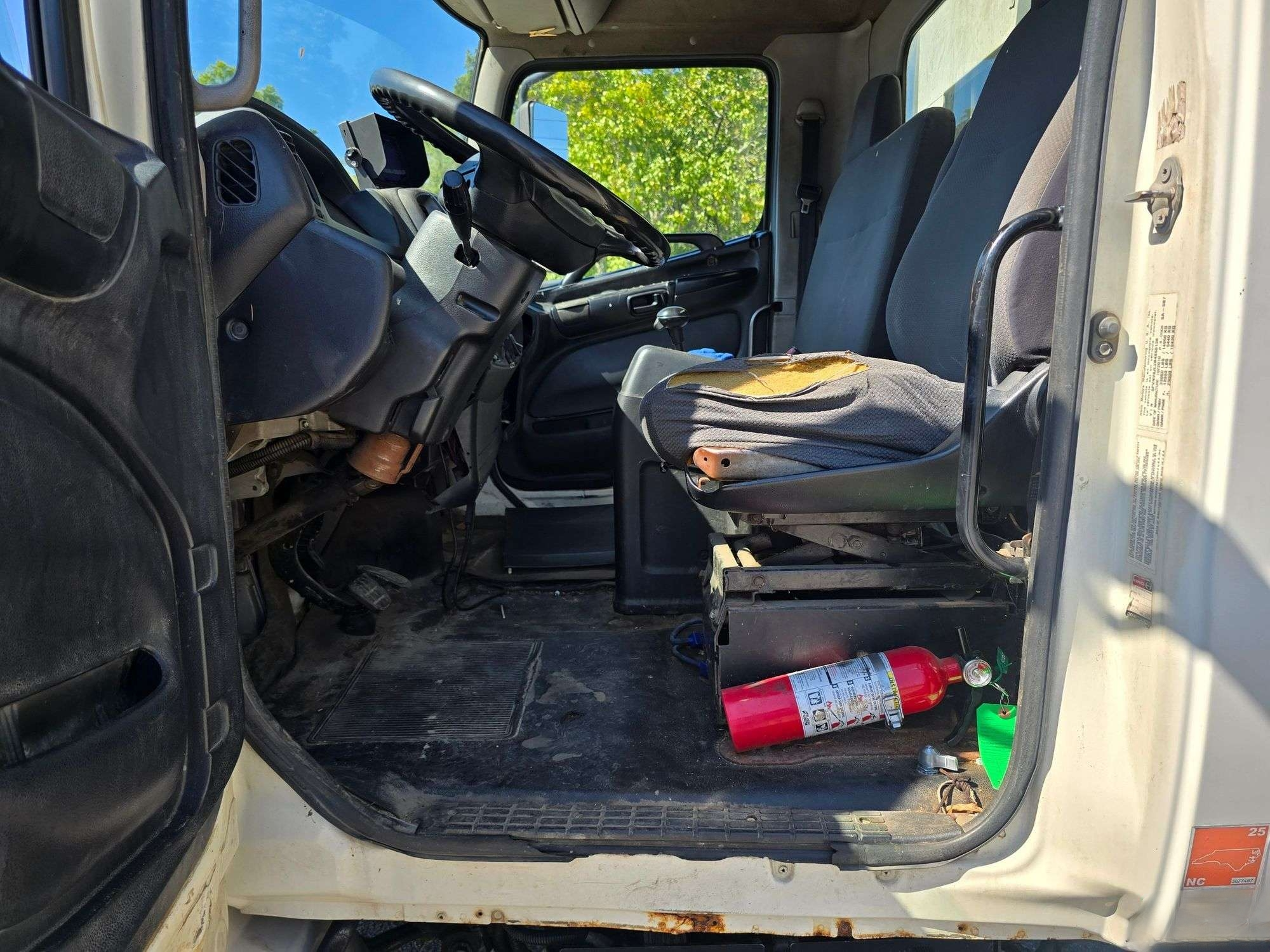 2011 Hino 338 Rear Loader - image 8