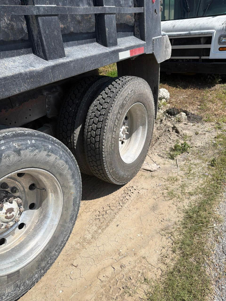 1995 Peterbilt Dump Truck - image 8