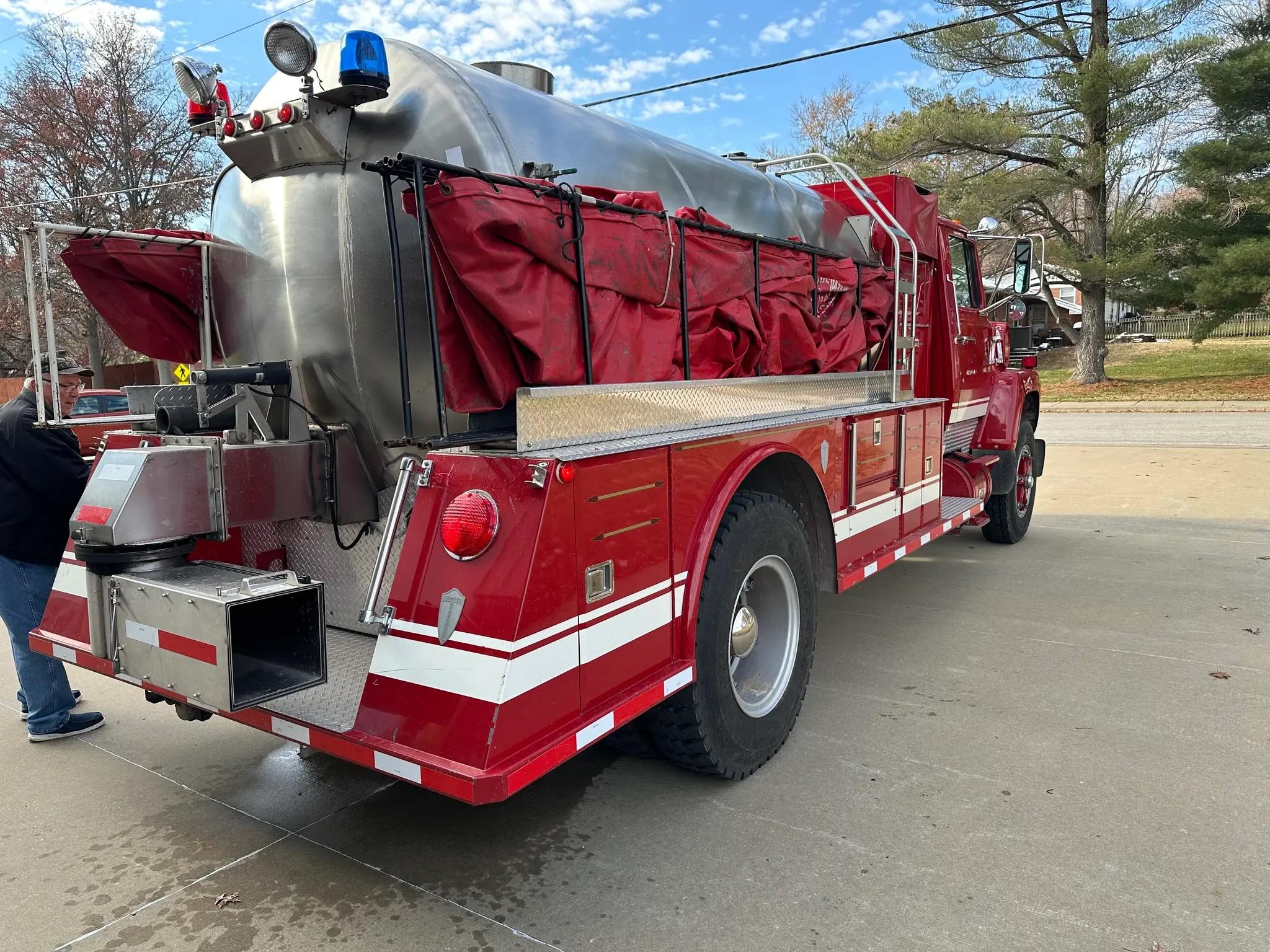 1988 Ford Towers 2000 Gallon Tanker - image 4