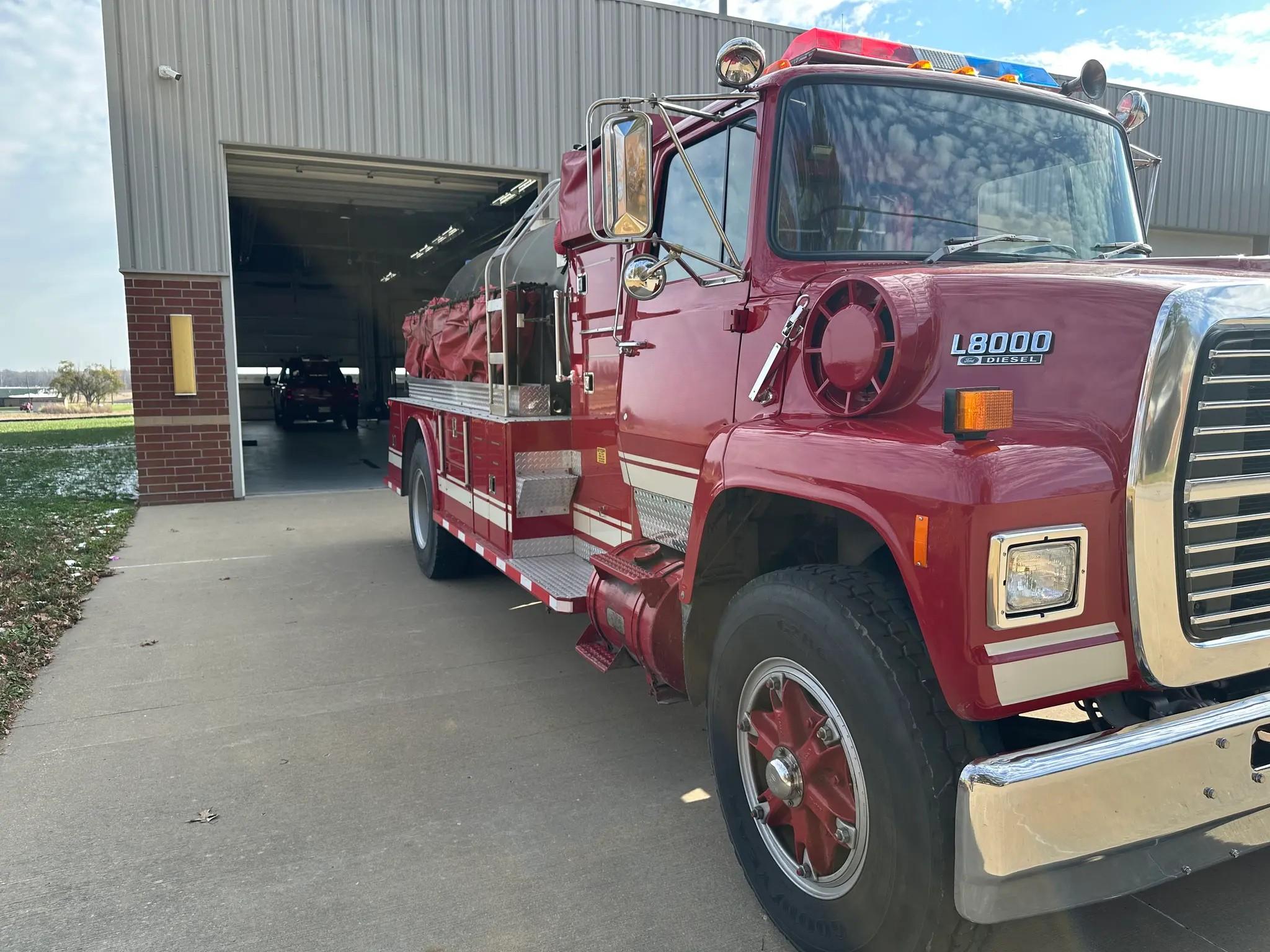 1988 Ford Towers 2000 Gallon Tanker - image 3