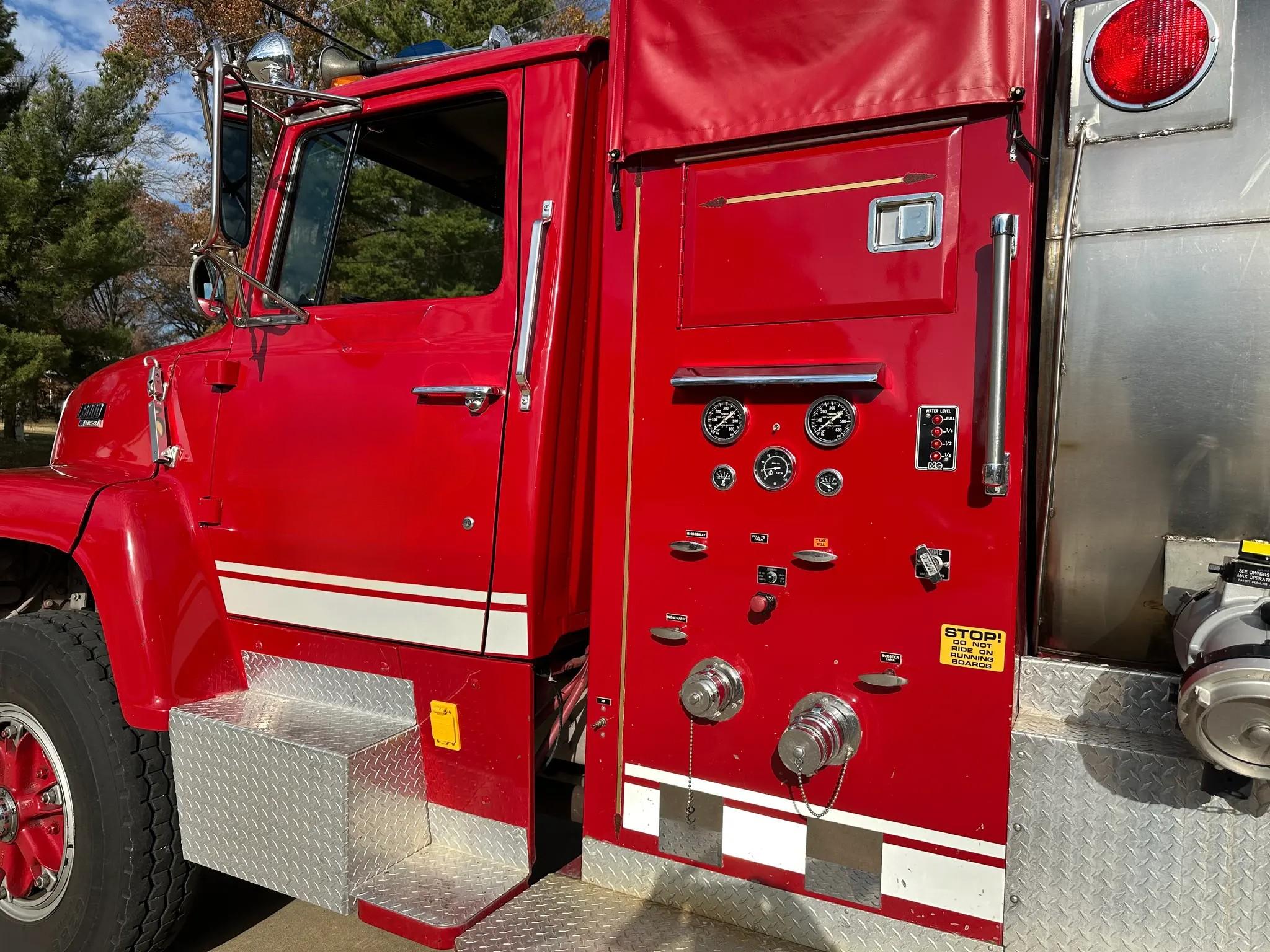 1988 Ford Towers 2000 Gallon Tanker - image 2