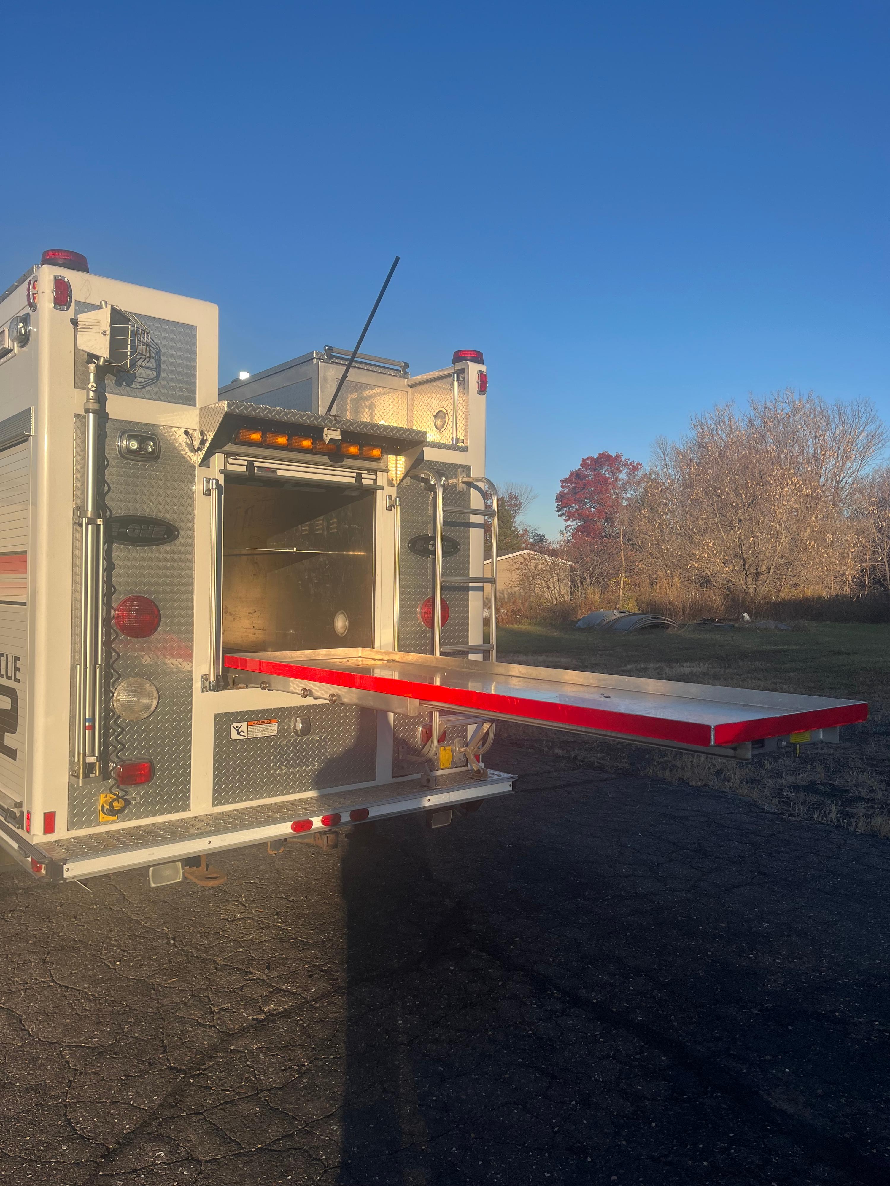 2002 E-One Spartan Heavy Rescue - image 8