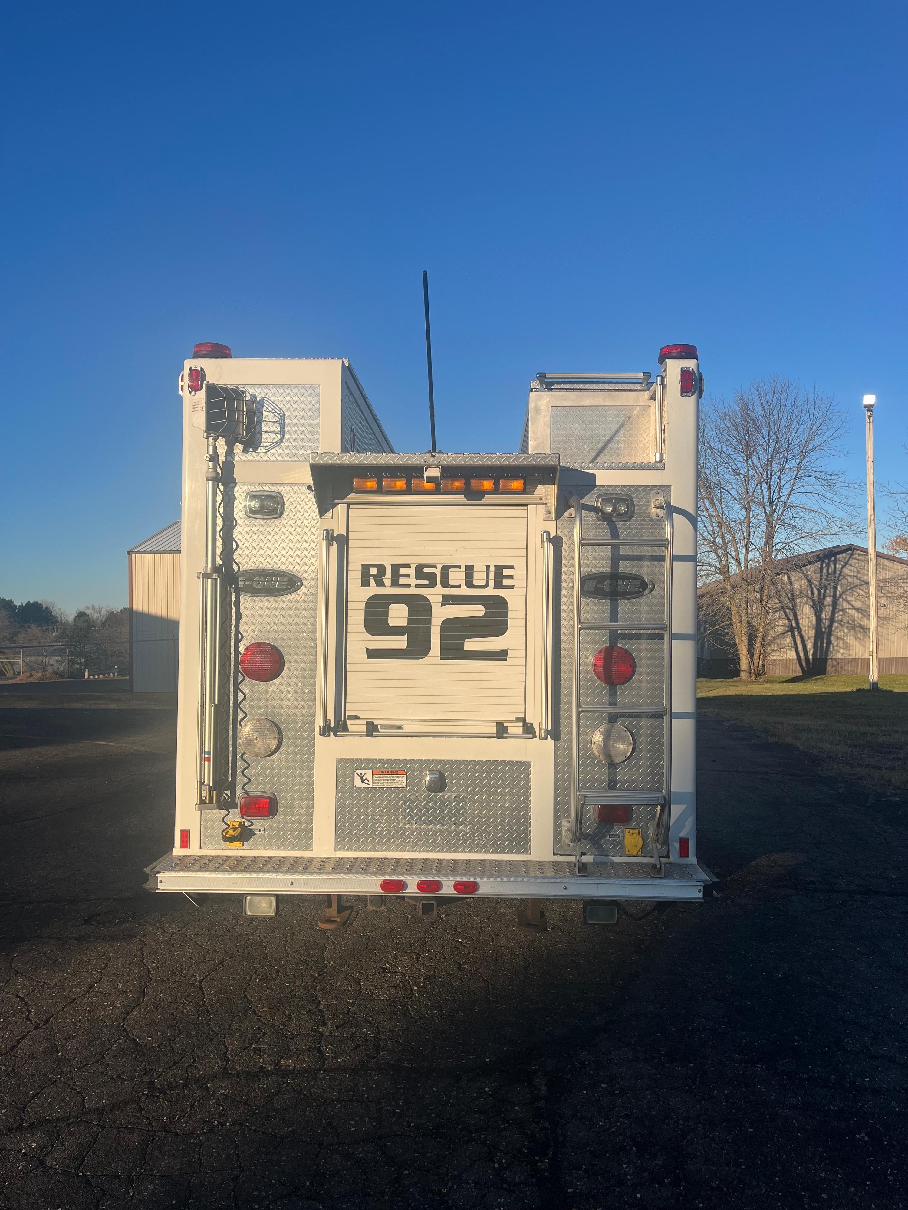 2002 E-One Spartan Heavy Rescue - image 6