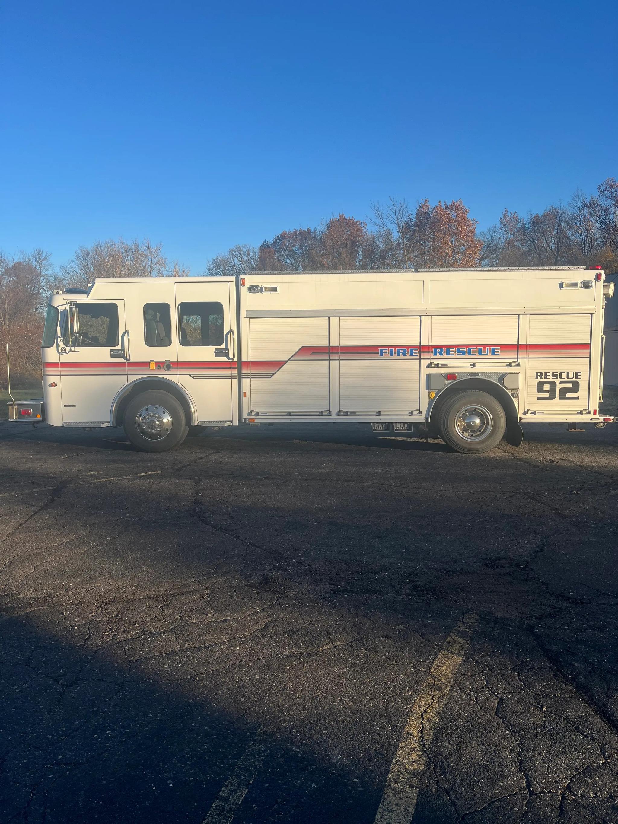 2002 E-One Spartan Heavy Rescue - image 4