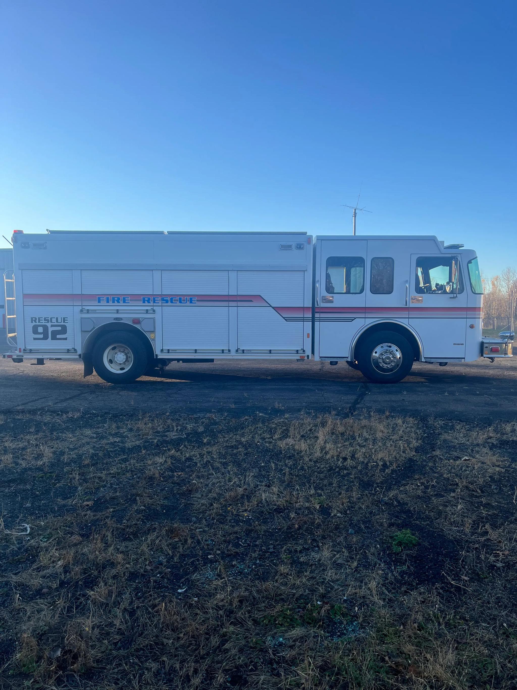 2002 E-One Spartan Heavy Rescue - image 5