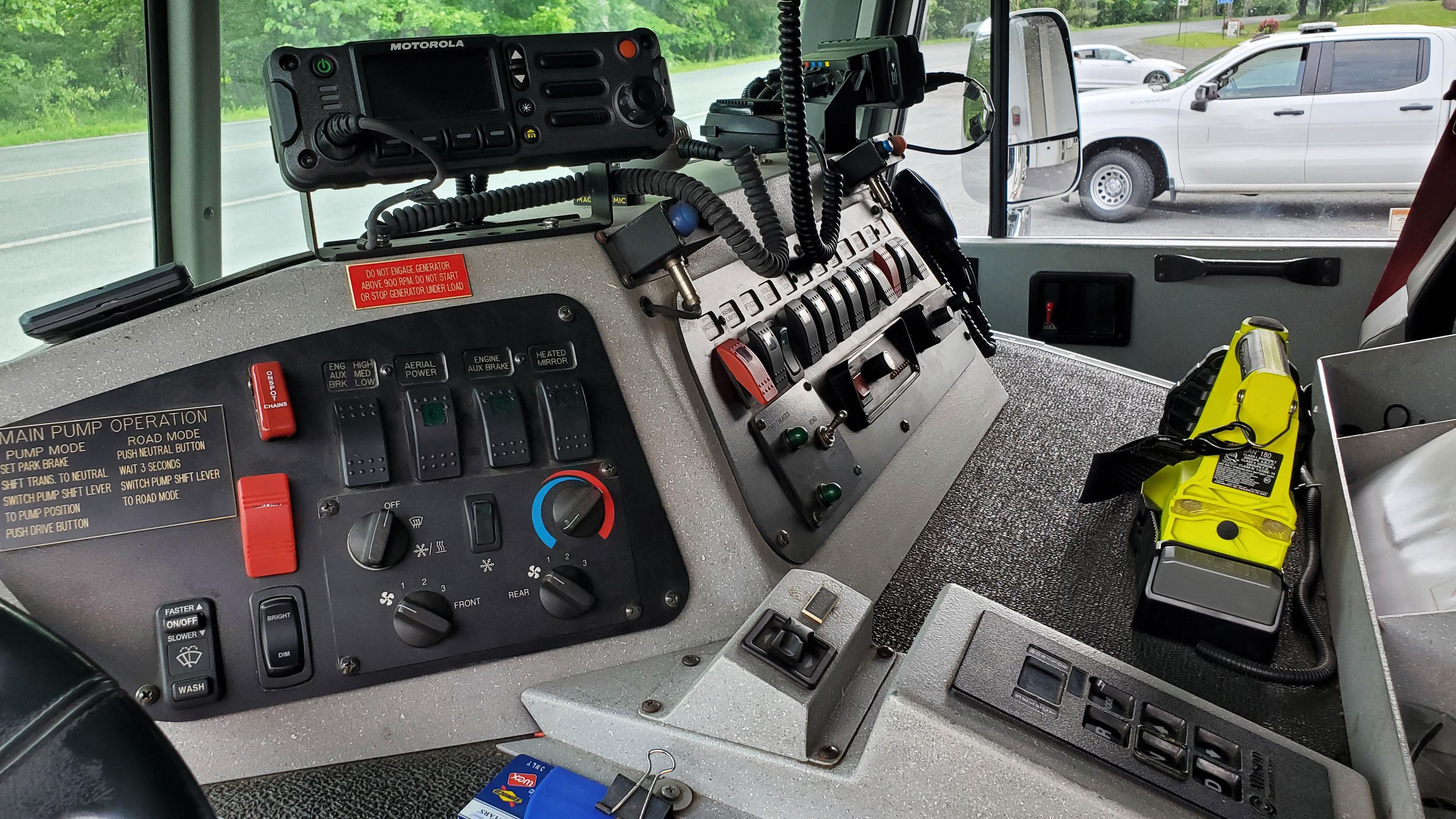 2009 Spartan Rosenbauer 75' Quint - image 25