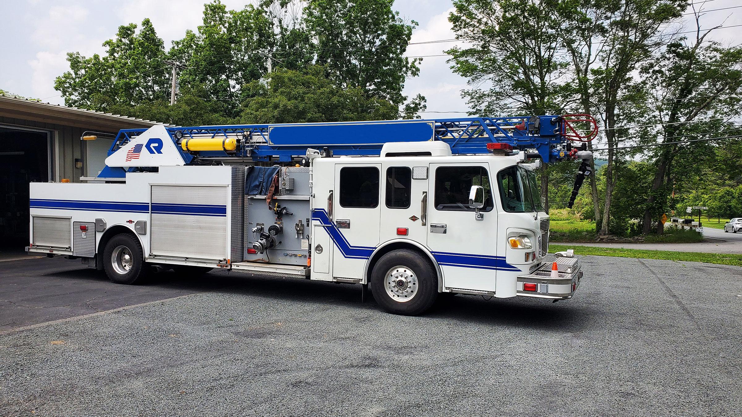2009 Spartan Rosenbauer 75' Quint - image 1