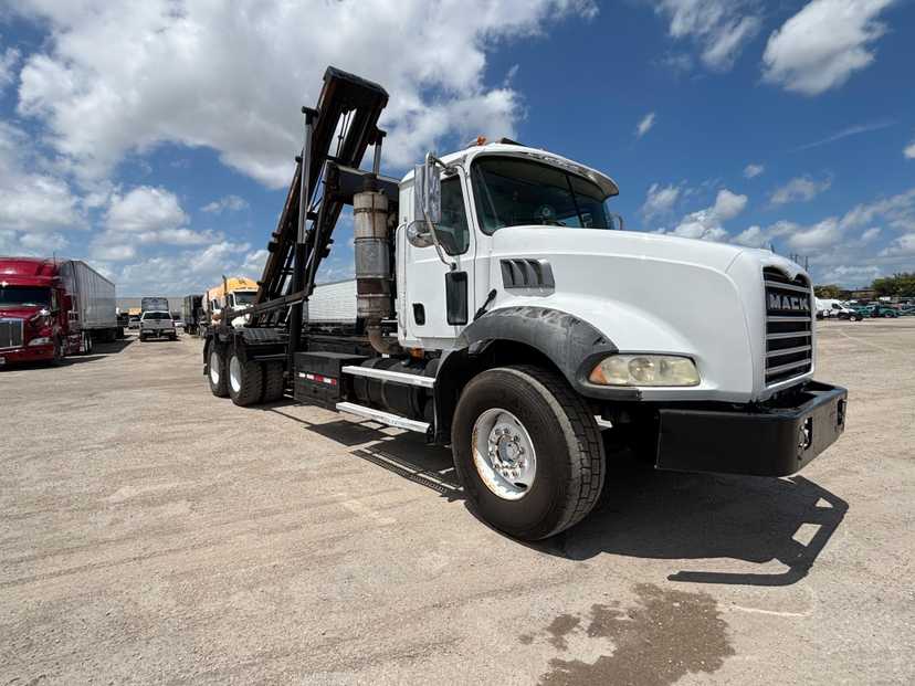 2008 Mack Granite Roll Off — photo 4