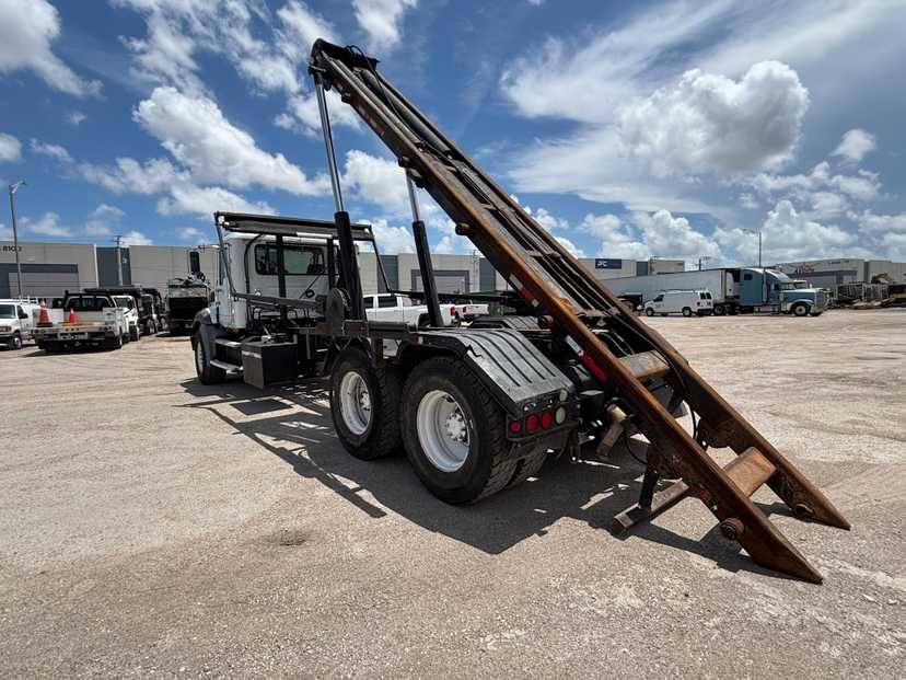 2008 Mack Granite Roll Off — photo 3