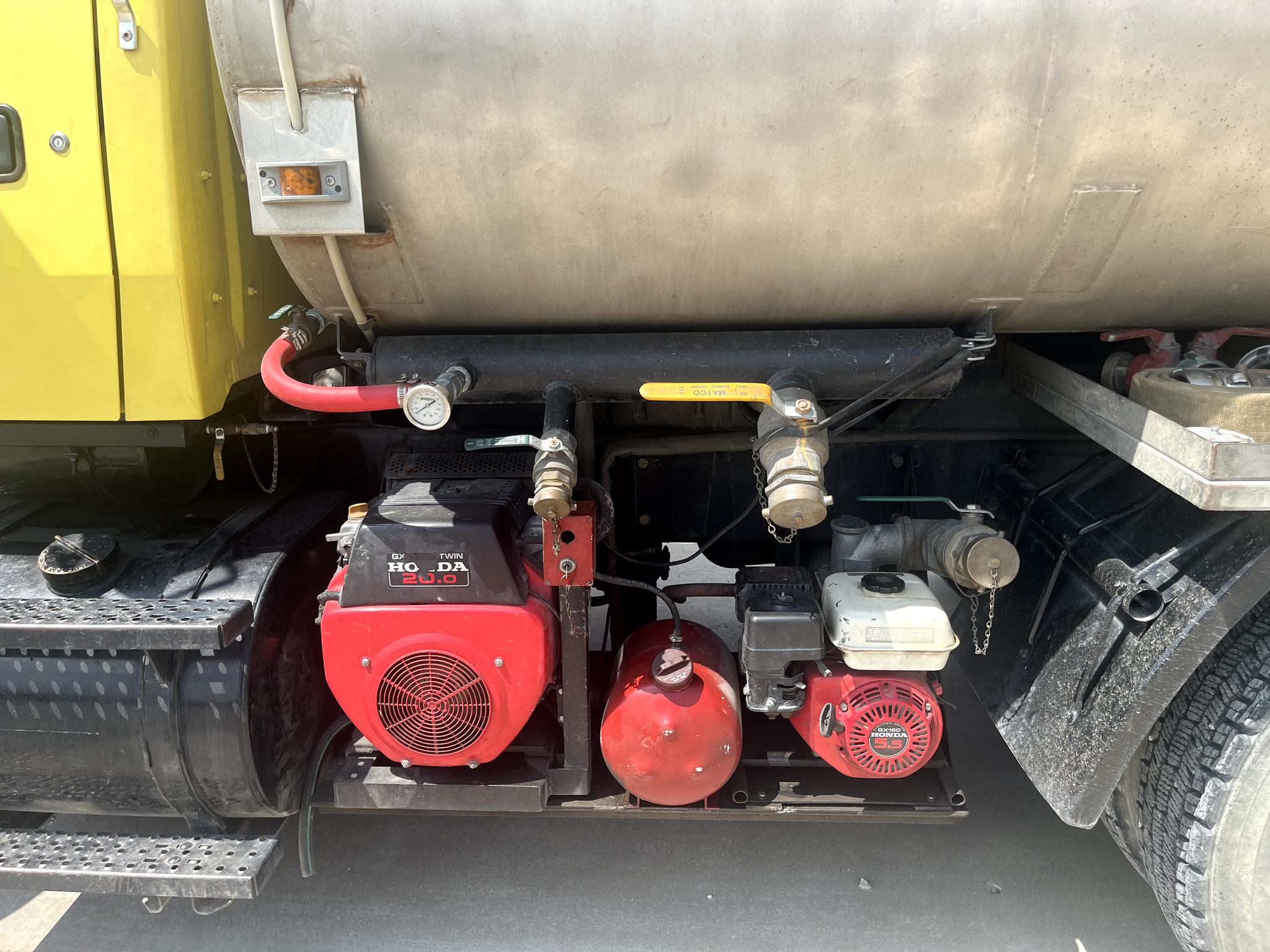 1992 Ford L8000 Tanker - image 4