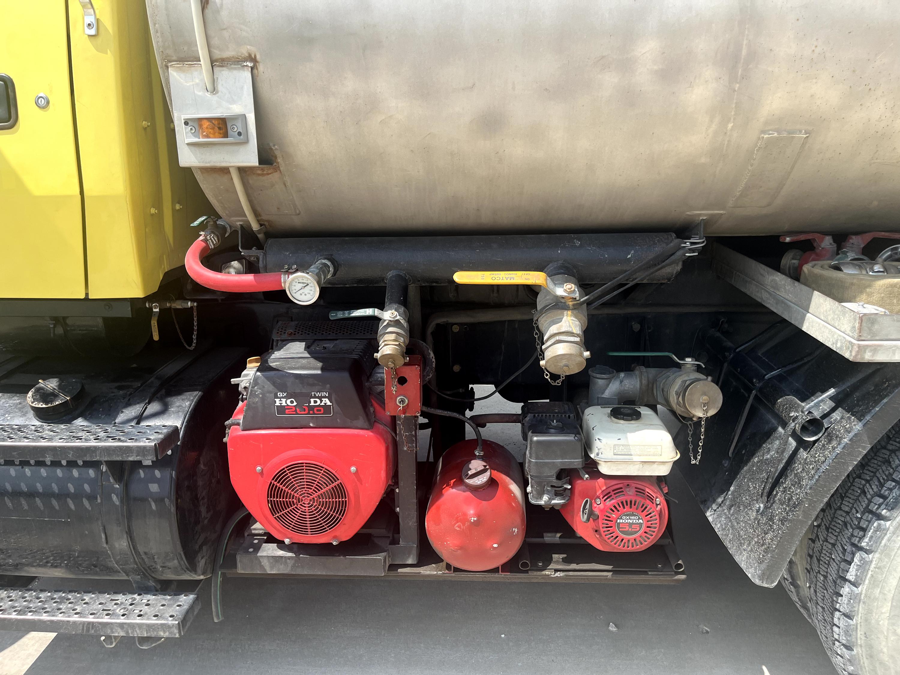 1992 Ford L8000 Tanker - image 4