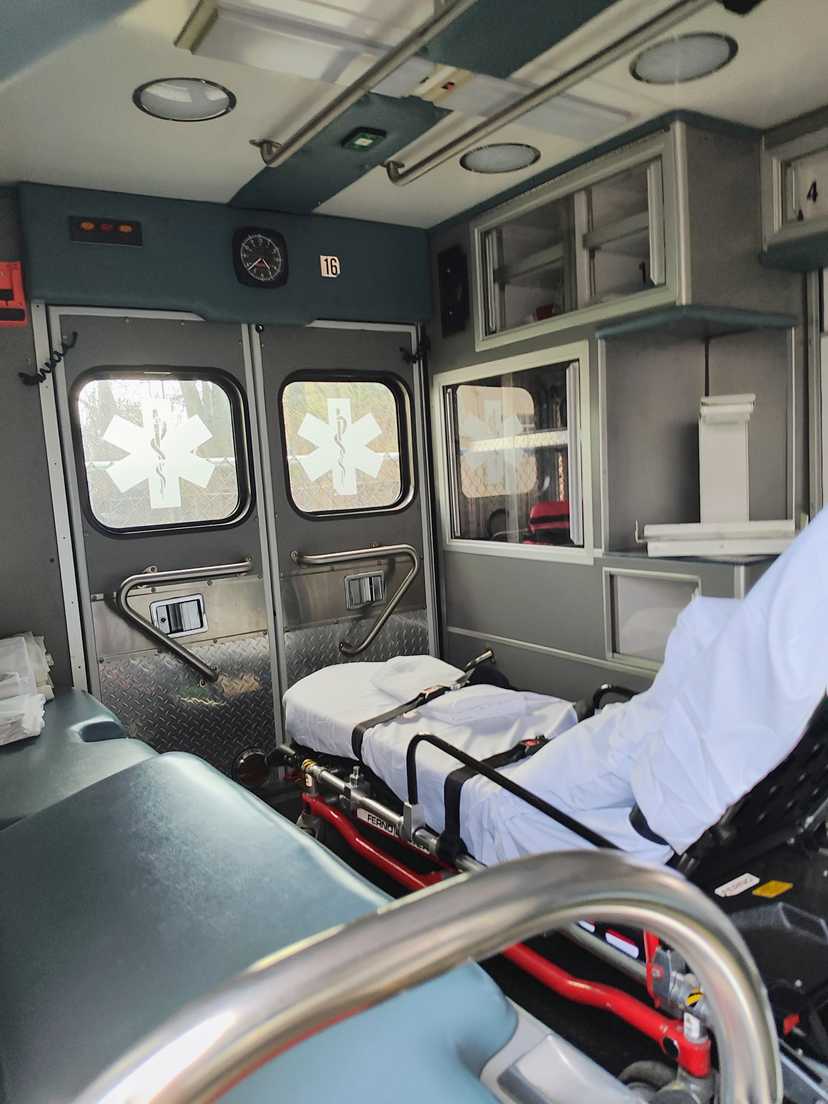 2007 Medix Ford Type III Ambulance — photo 3