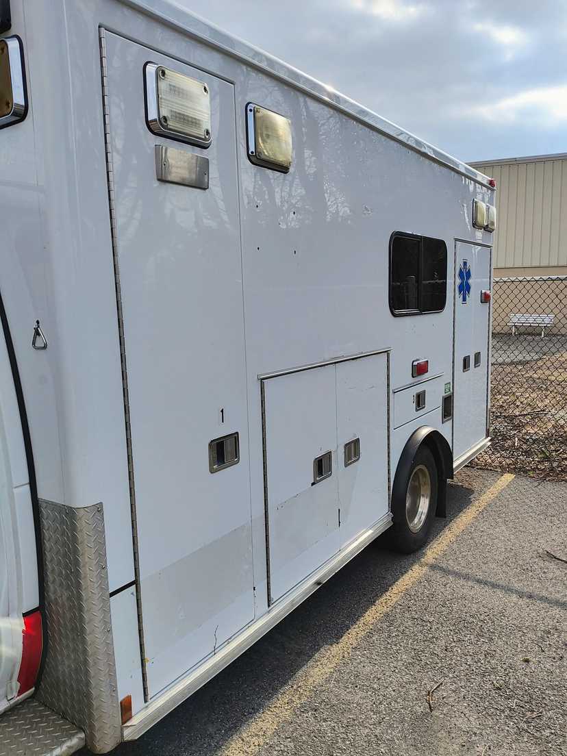 2007 Medix Ford Type III Ambulance — photo 5