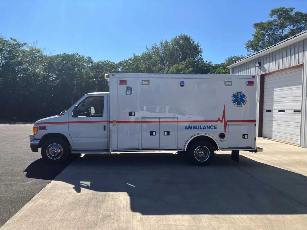 2006 Ford / Supermedic Ambulance