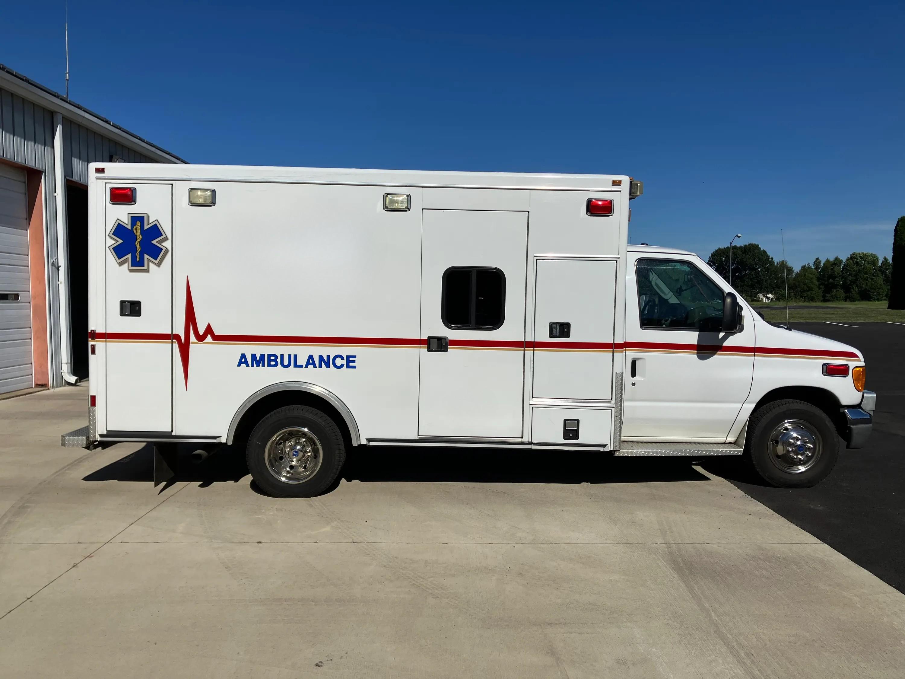 2006 Ford / Supermedic Type III - image 4